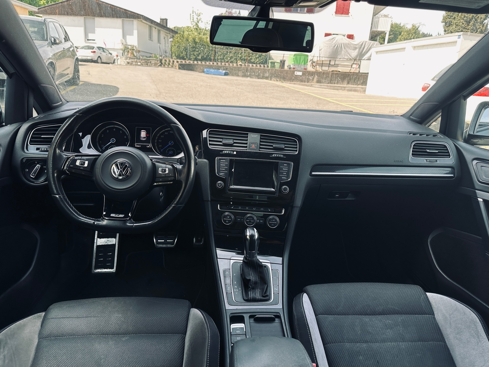 VW Golf 2.0 TSI R 4Motion DSG-image-11