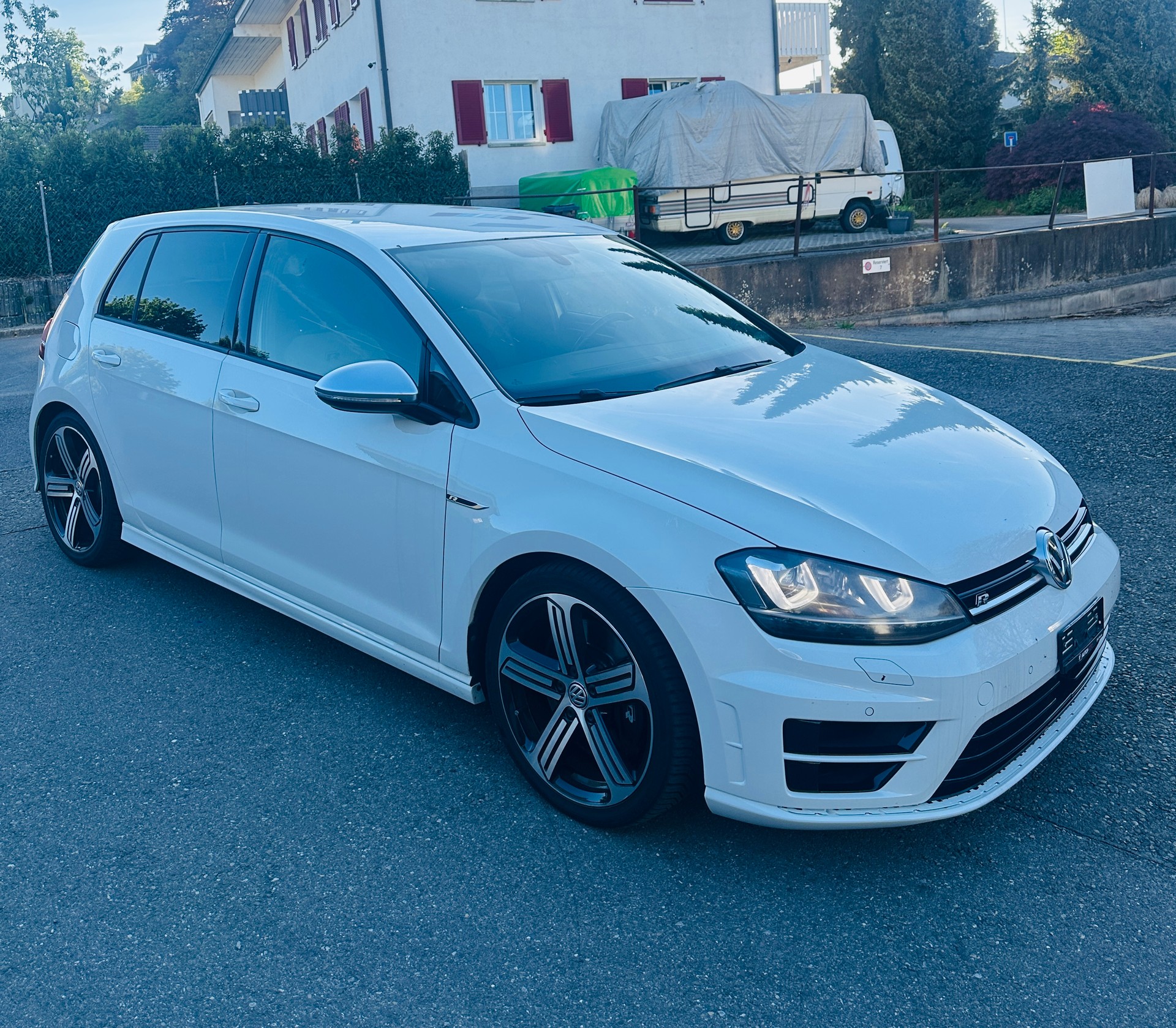VW Golf 2.0 TSI R 4Motion DSG-image-2
