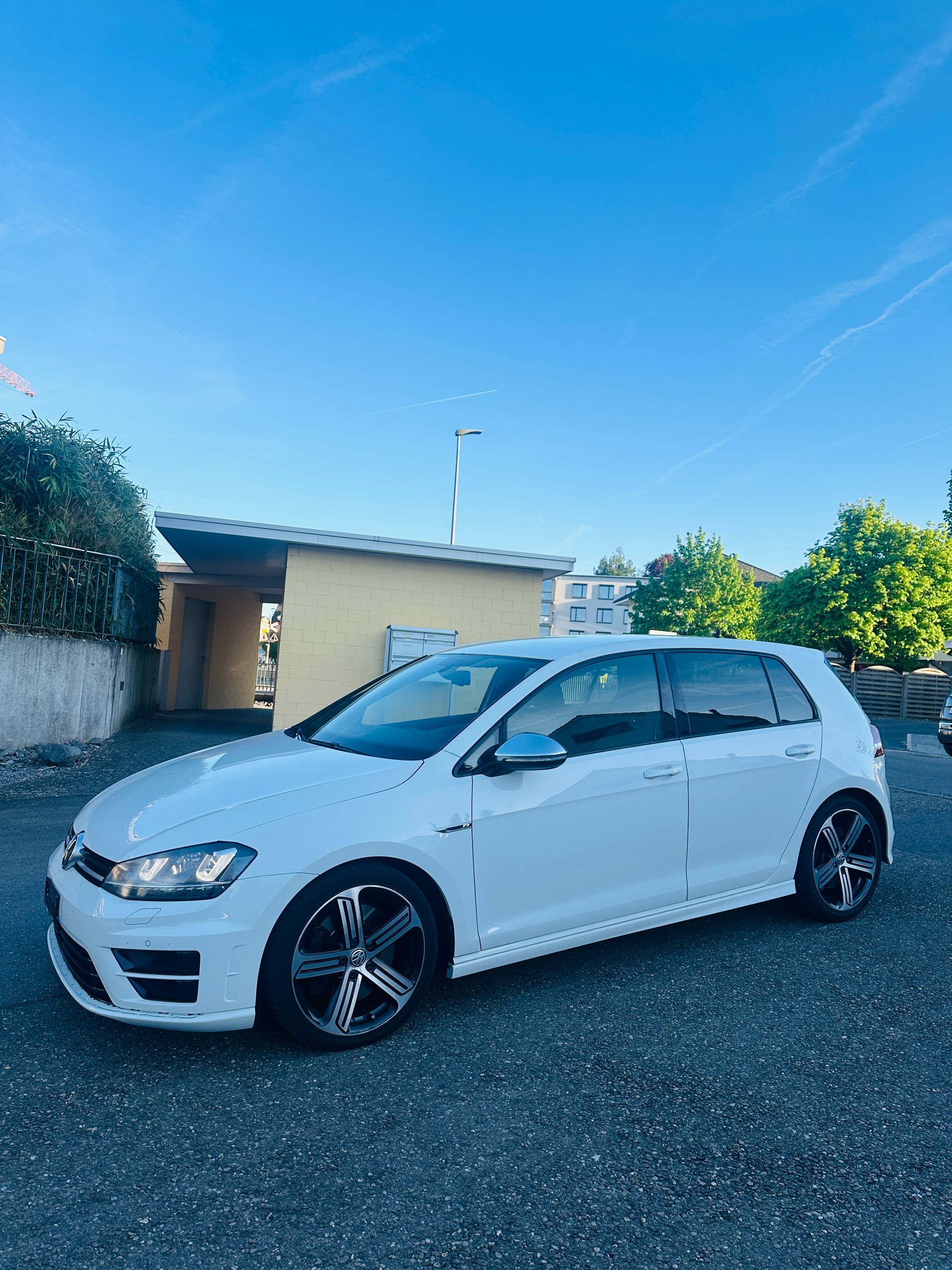 VW Golf 2.0 TSI R 4Motion DSG-image-4
