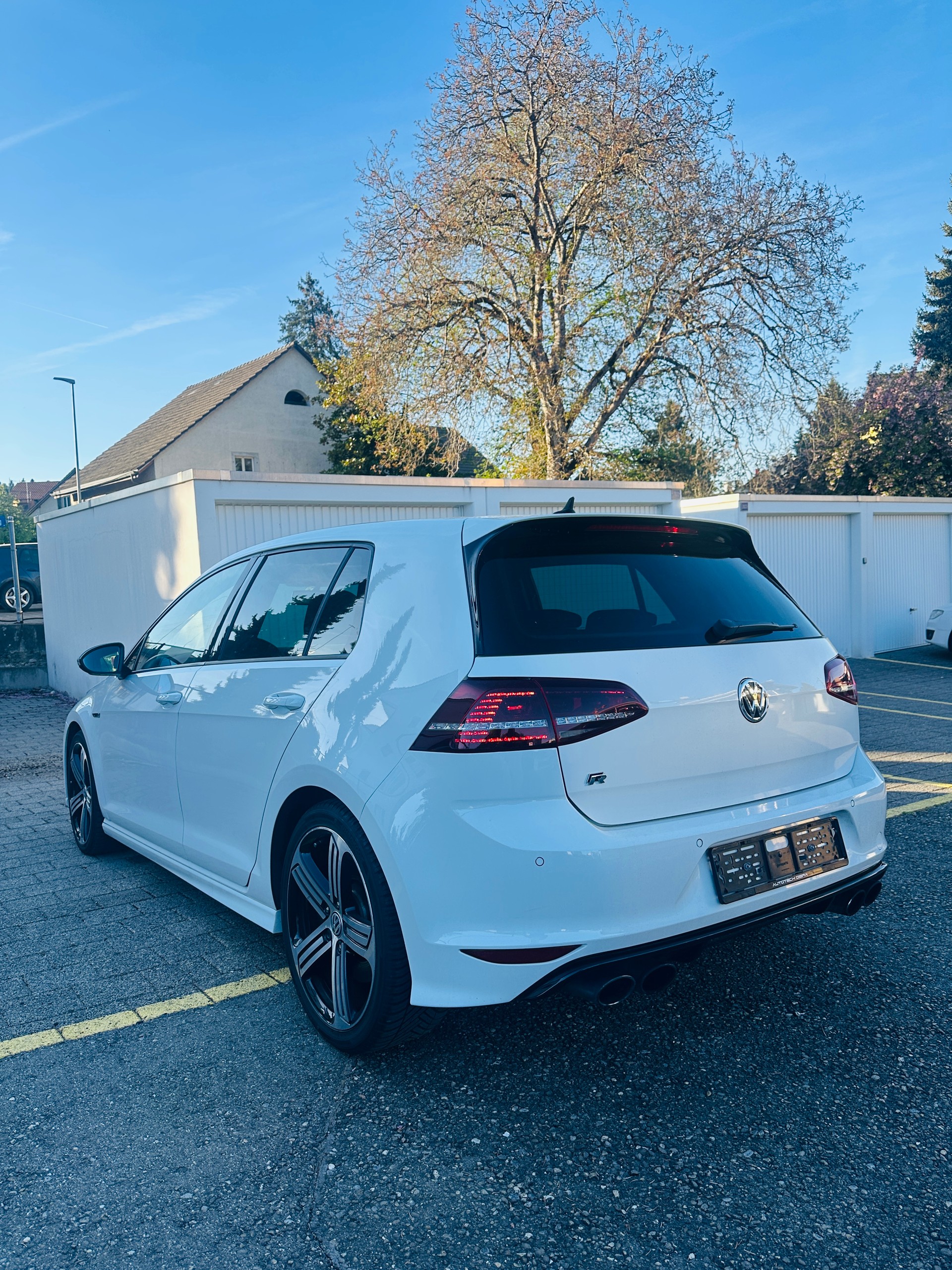 VW Golf 2.0 TSI R 4Motion DSG-image-9