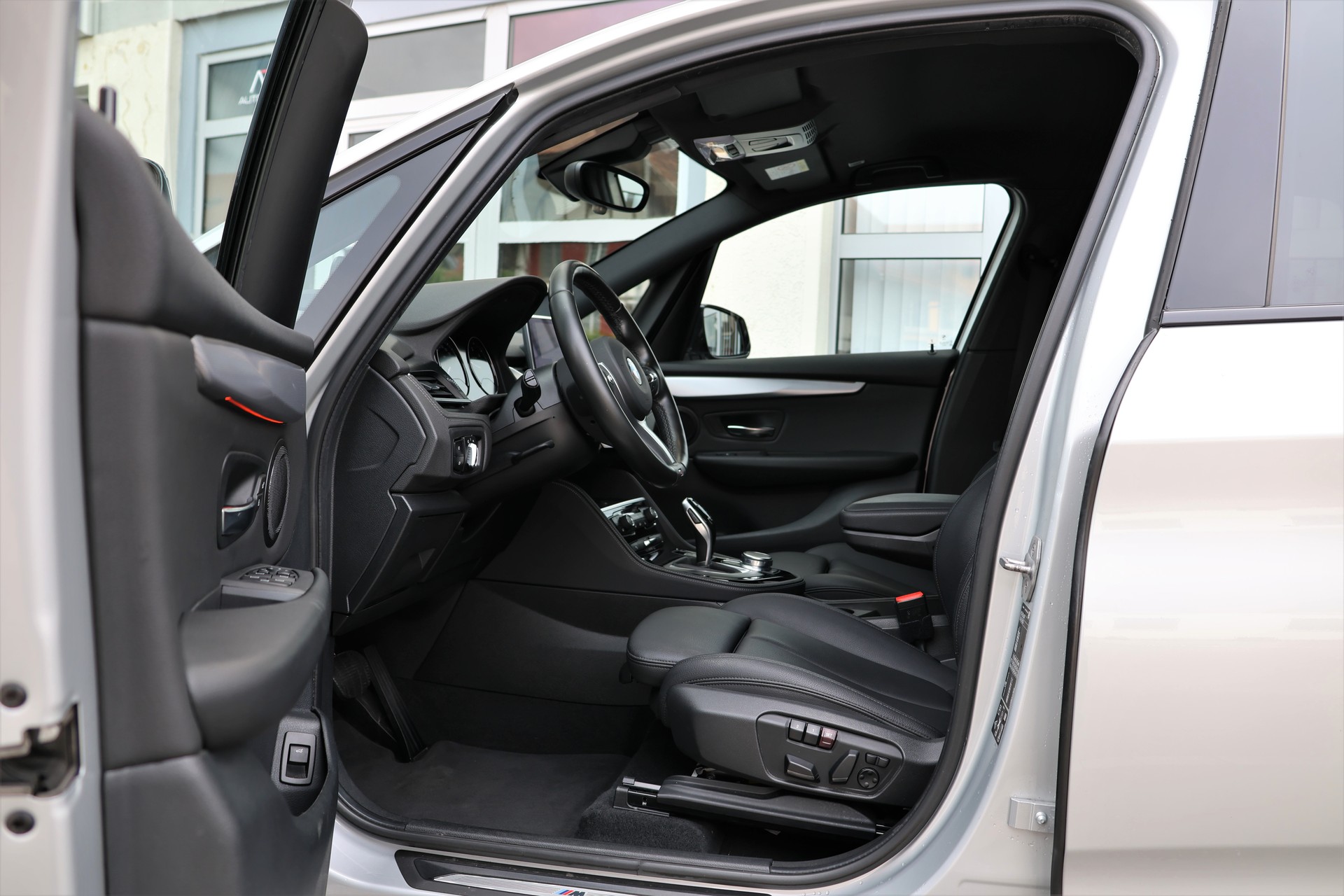 BMW 218d xDrive Active Tourer Steptronic M Sport (CH)-image-8