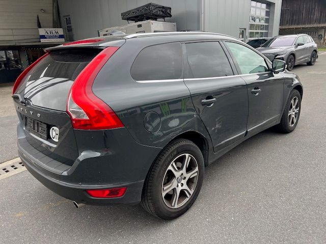 VOLVO XC60 D3 AWD Summum Geartronic-image-9