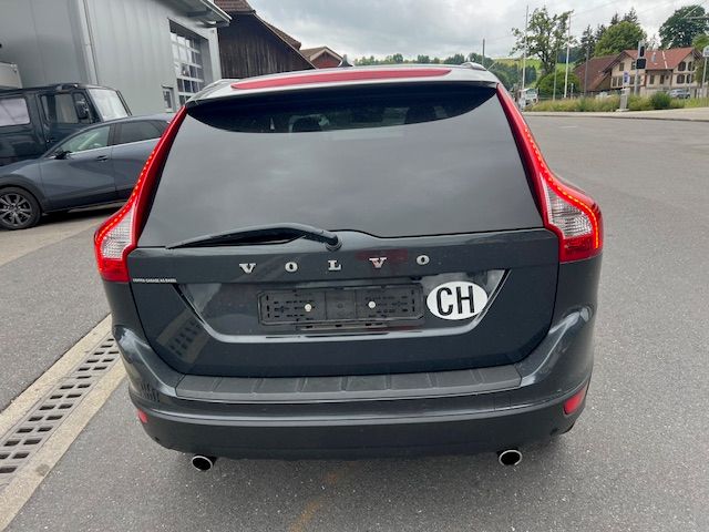 VOLVO XC60 D3 AWD Summum Geartronic-image-10