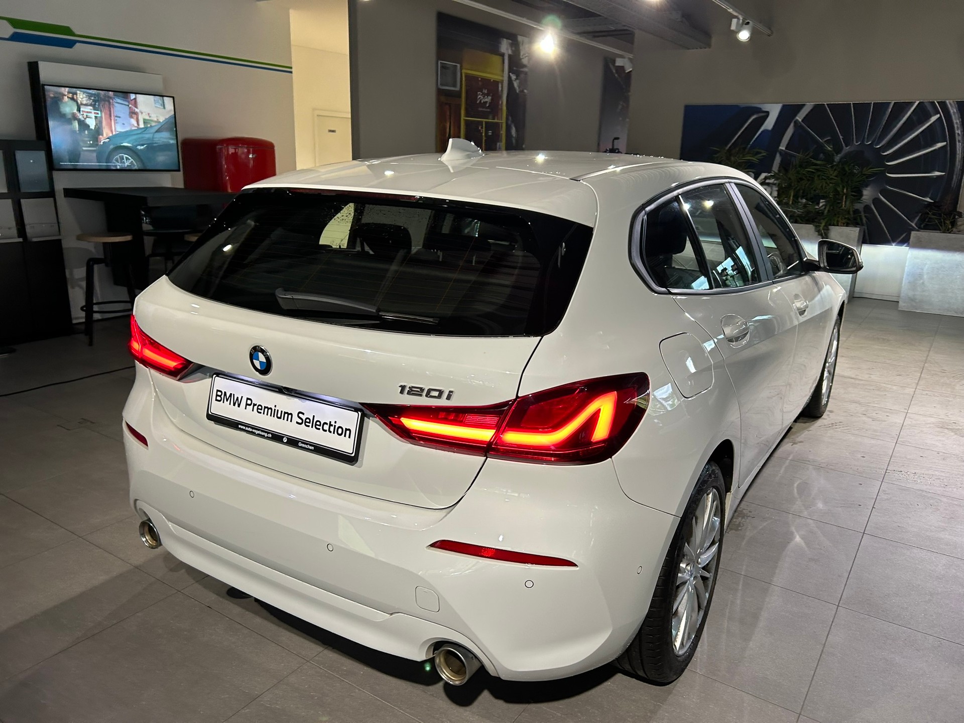 BMW 120i Steptronic-image-11