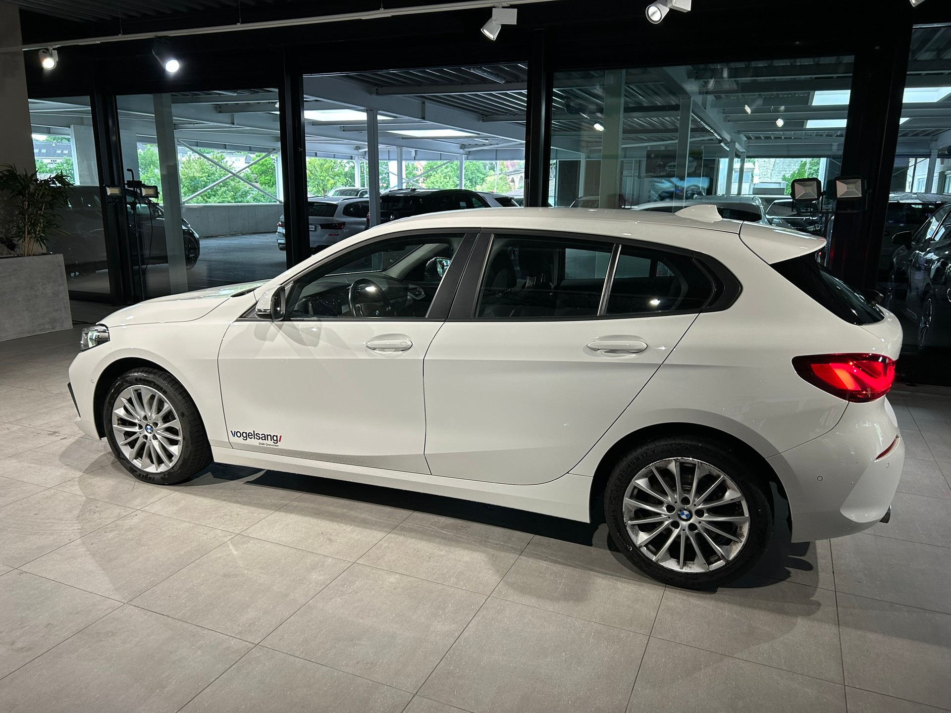 BMW 120i Steptronic-image-16