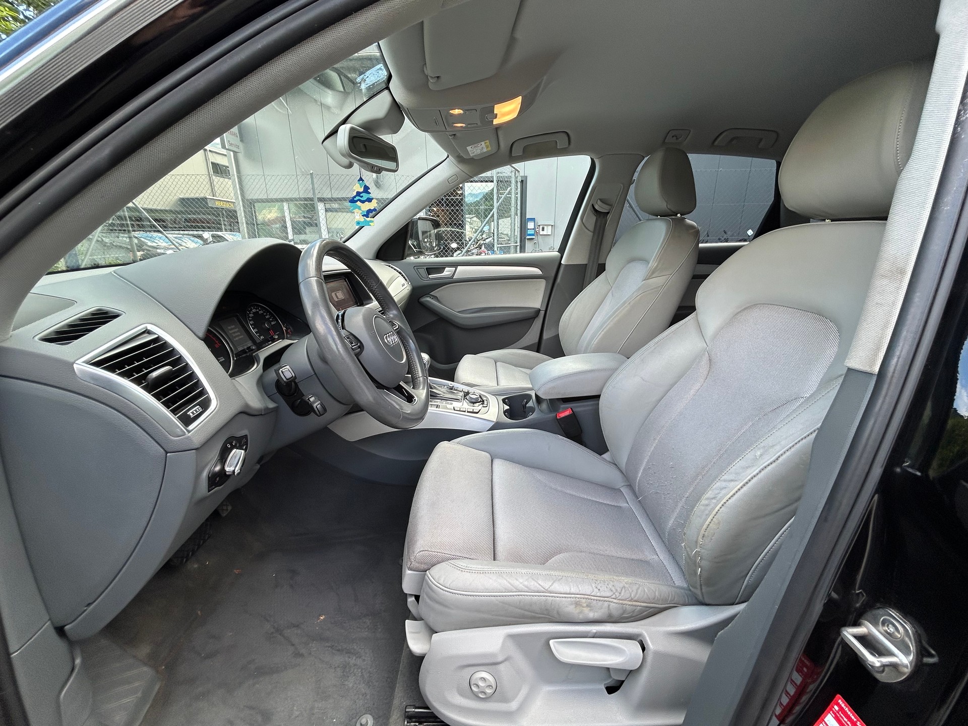 AUDI Q5 2.0 TDI quattro S-tronic-image-10