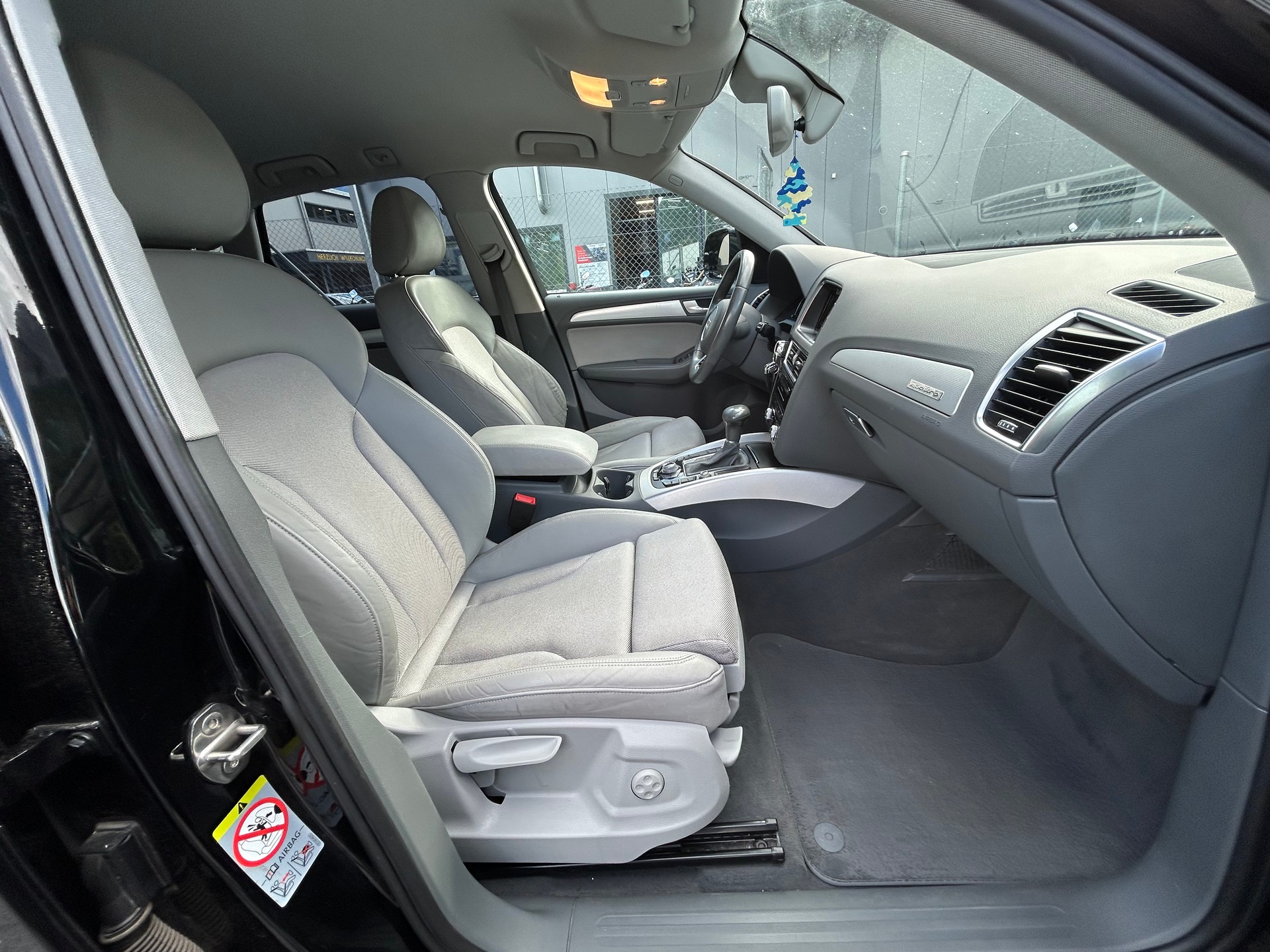 AUDI Q5 2.0 TDI quattro S-tronic-image-11