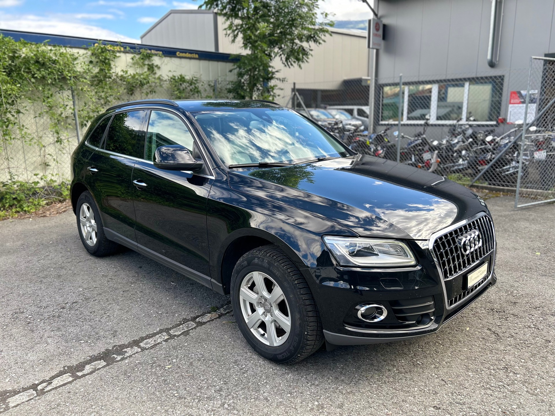 AUDI Q5 2.0 TDI quattro S-tronic-image-1