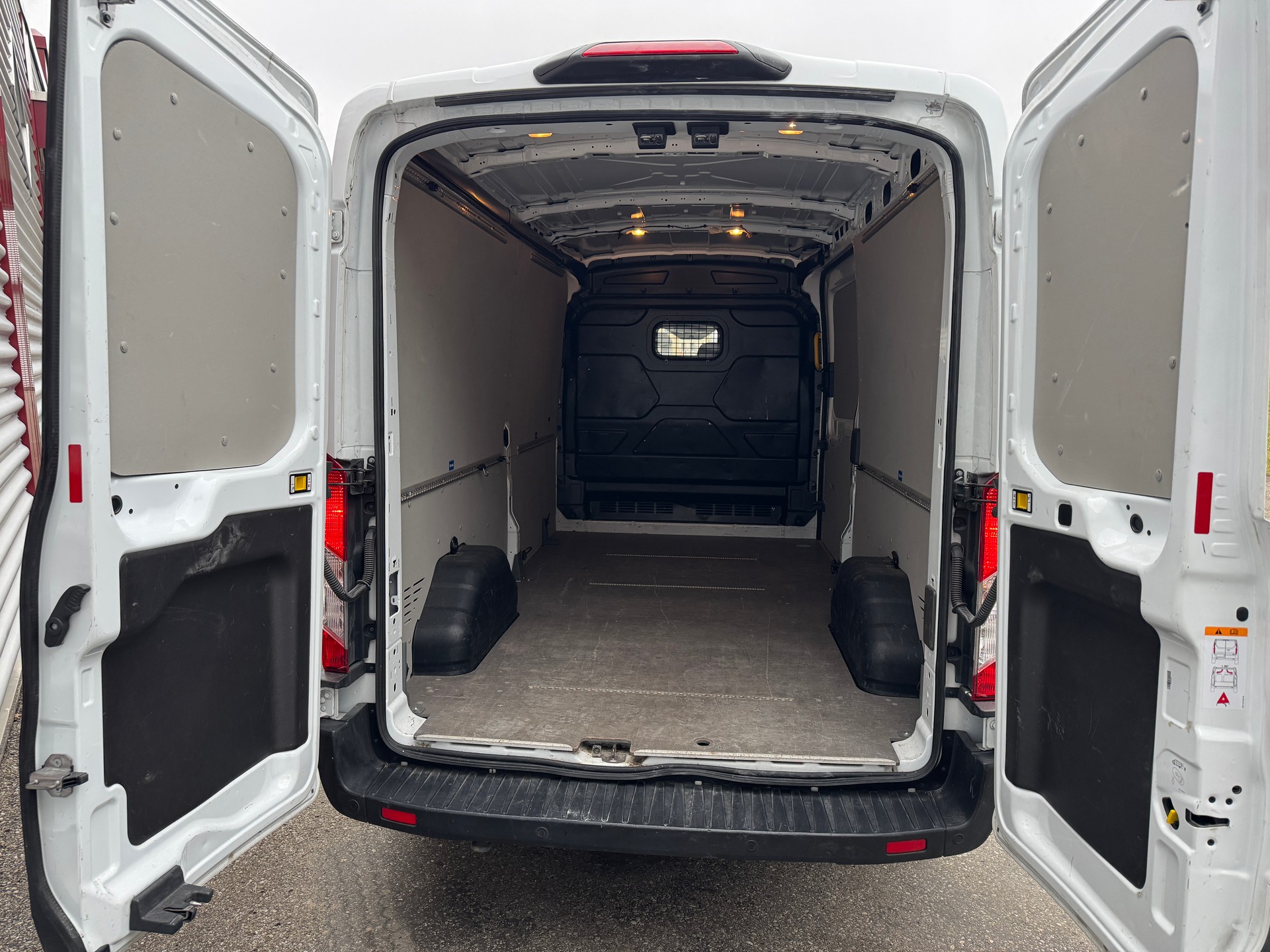 FORD Transit Van 350 L3 Trend 2.0 TDCi 130 FWD A-image-12