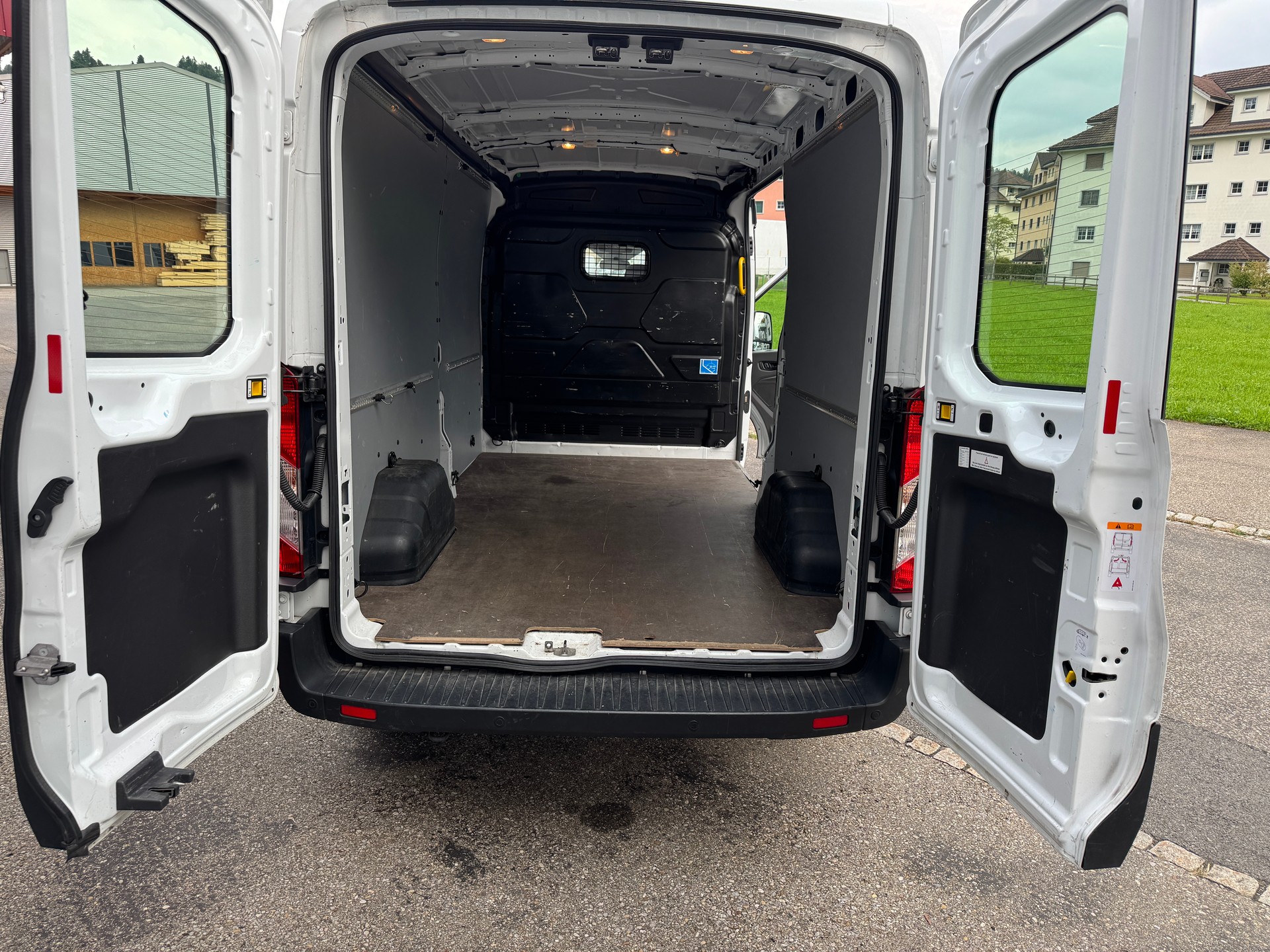 FORD Transit Van 350 L3 Trend 2.0 TDCi 130 FWD A-image-5