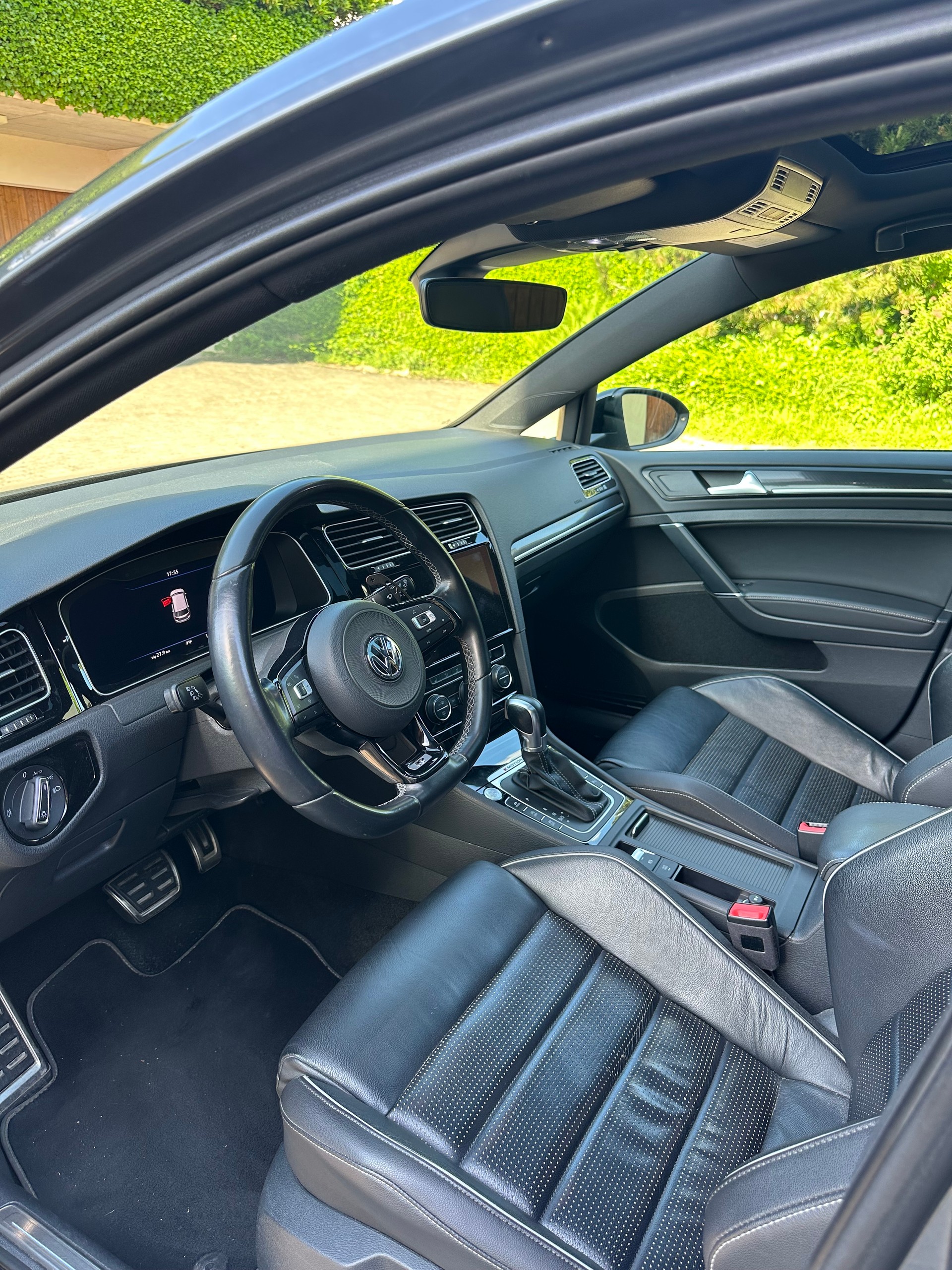 VW 2.0 TSI R DSG 4motion-image-2