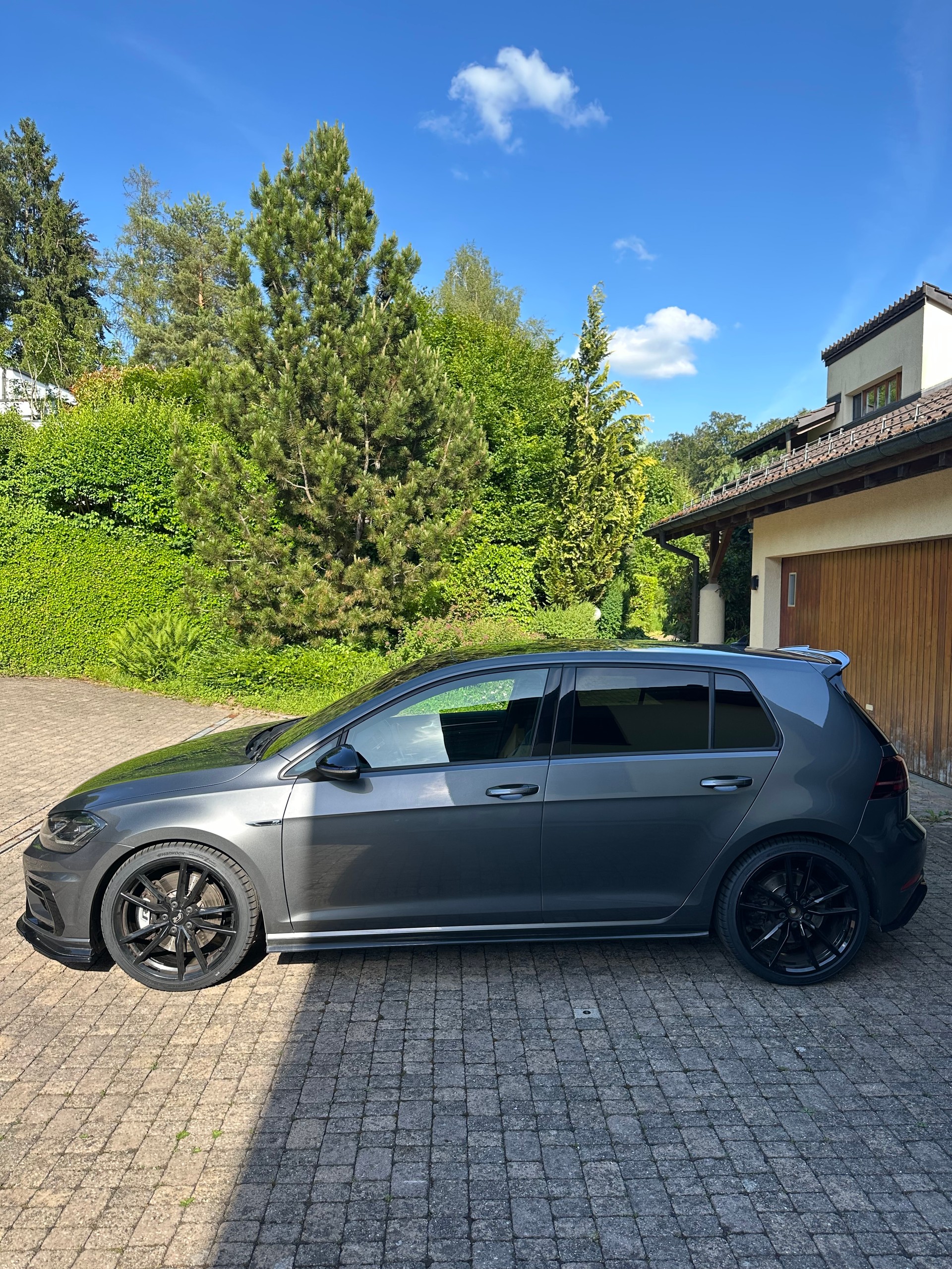 VW 2.0 TSI R DSG 4motion-image-1