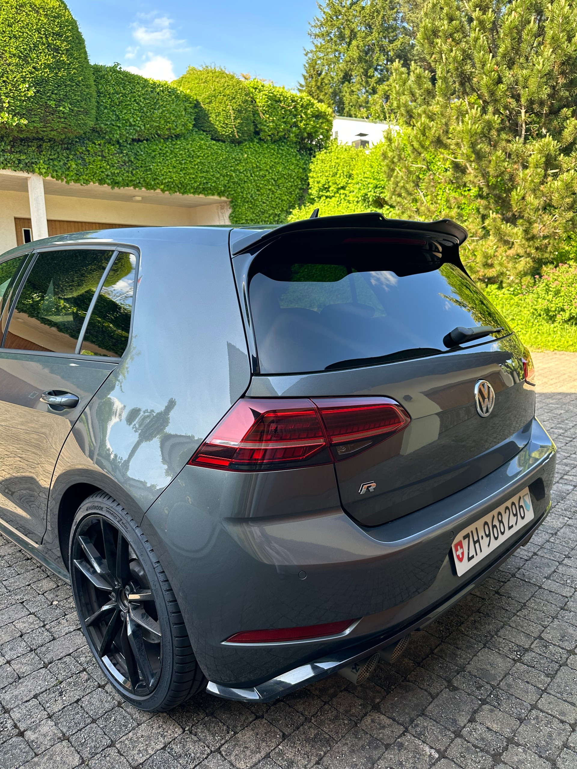 VW 2.0 TSI R DSG 4motion-image-3