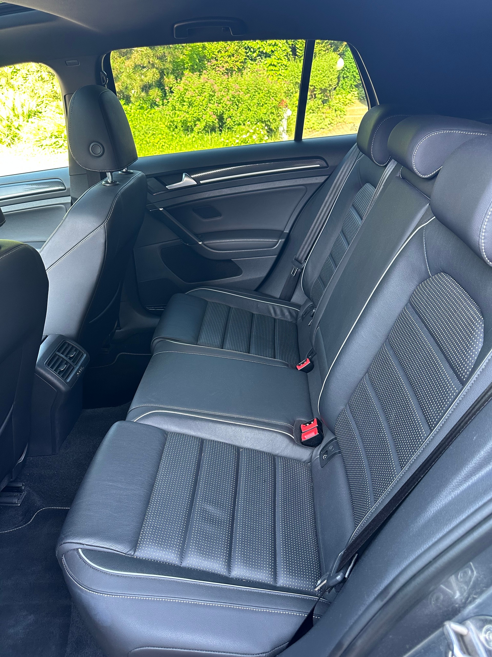 VW 2.0 TSI R DSG 4motion-image-4