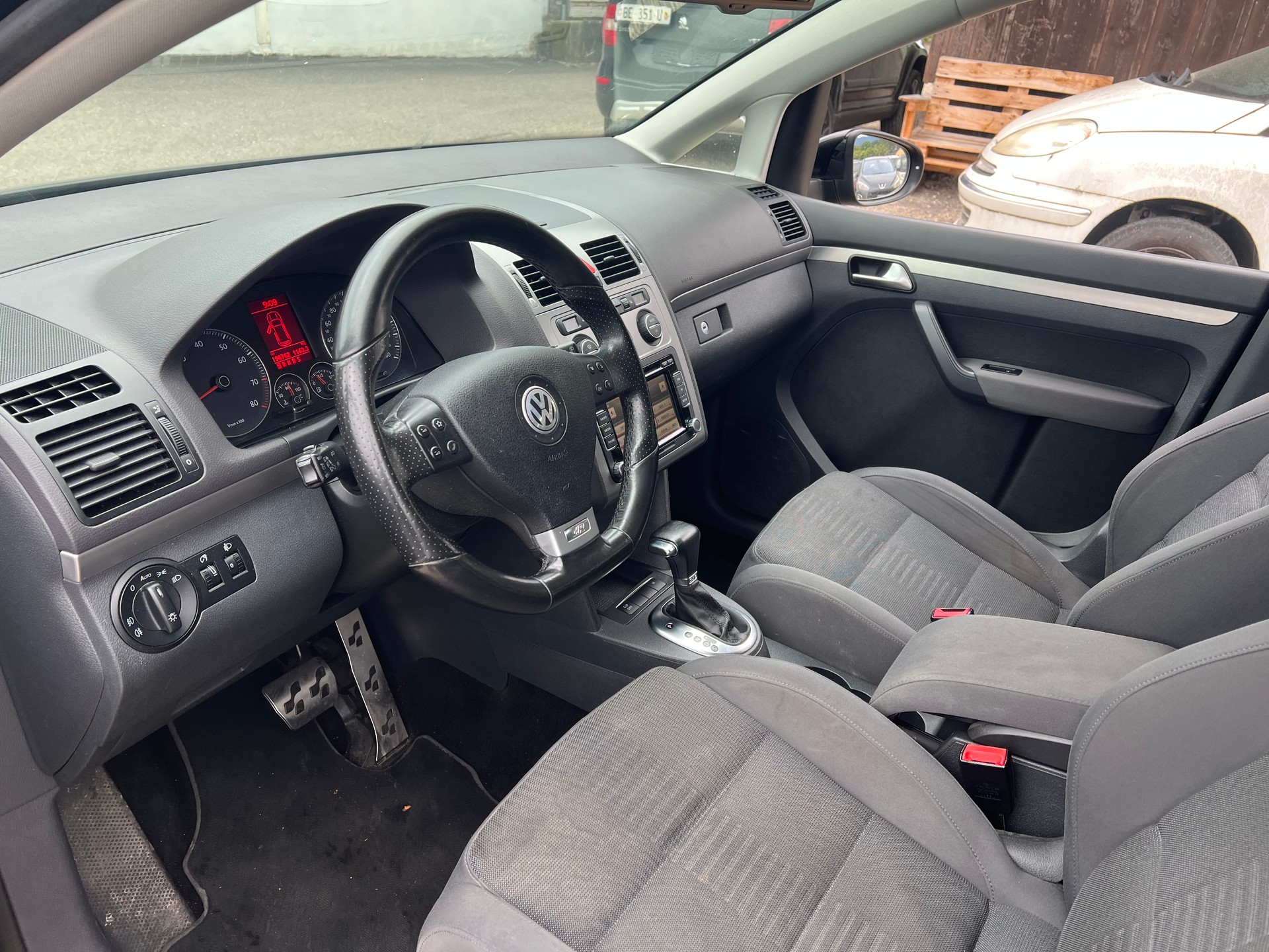 VW Touran 1.4 TSI Highline DSG-image-9