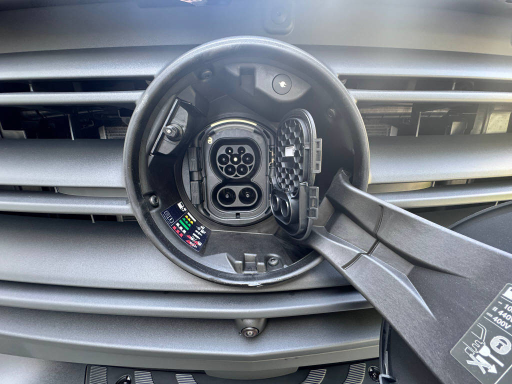 MERCEDES-BENZ eSprinter 420 Kasten Pro Worker 3665 S 81 kWh-image-17