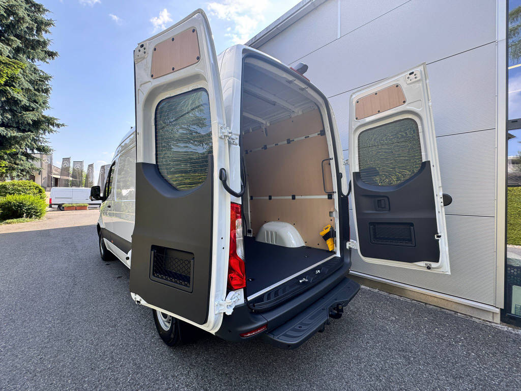 MERCEDES-BENZ eSprinter 420 Kasten Pro Worker 3665 S 81 kWh-image-6