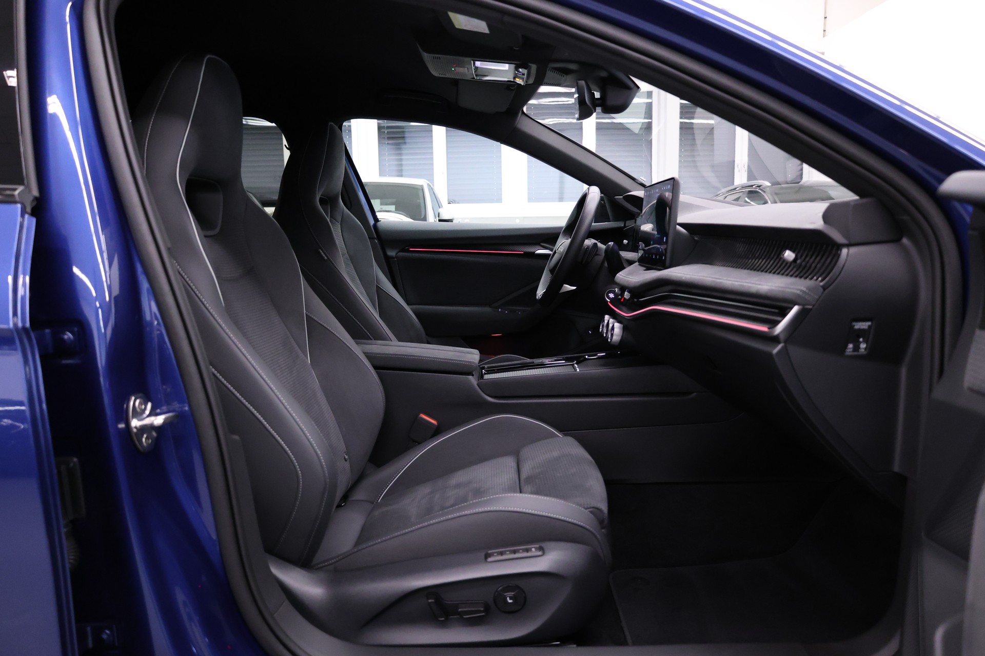 SKODA Superb Combi 2.0 TDI Sportline 4x4 DSG-image-18