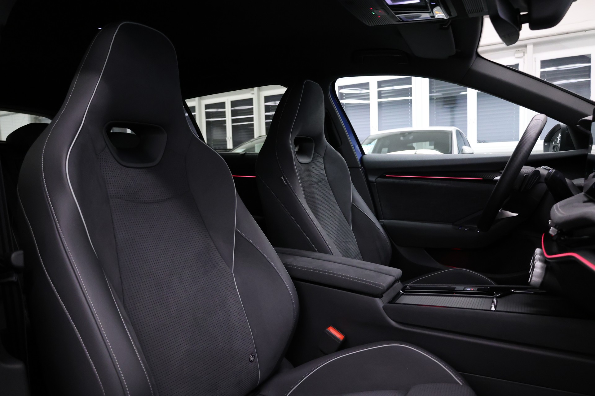 SKODA Superb Combi 2.0 TDI Sportline 4x4 DSG-image-19