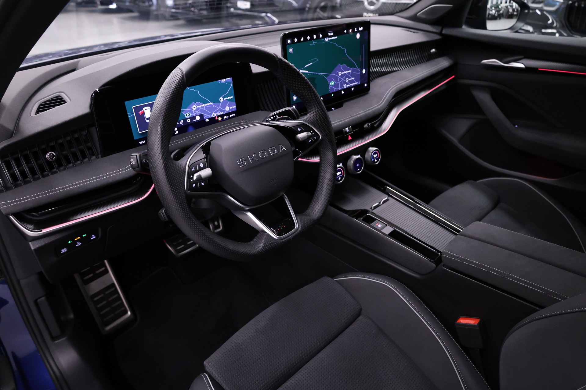 SKODA Superb Combi 2.0 TDI Sportline 4x4 DSG-image-20