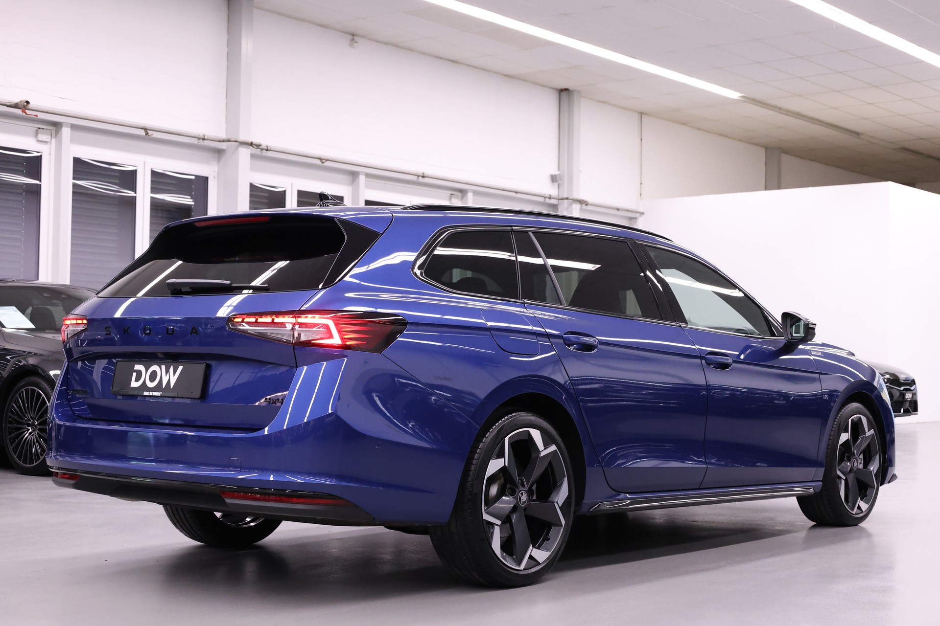 SKODA Superb Combi 2.0 TDI Sportline 4x4 DSG-image-4