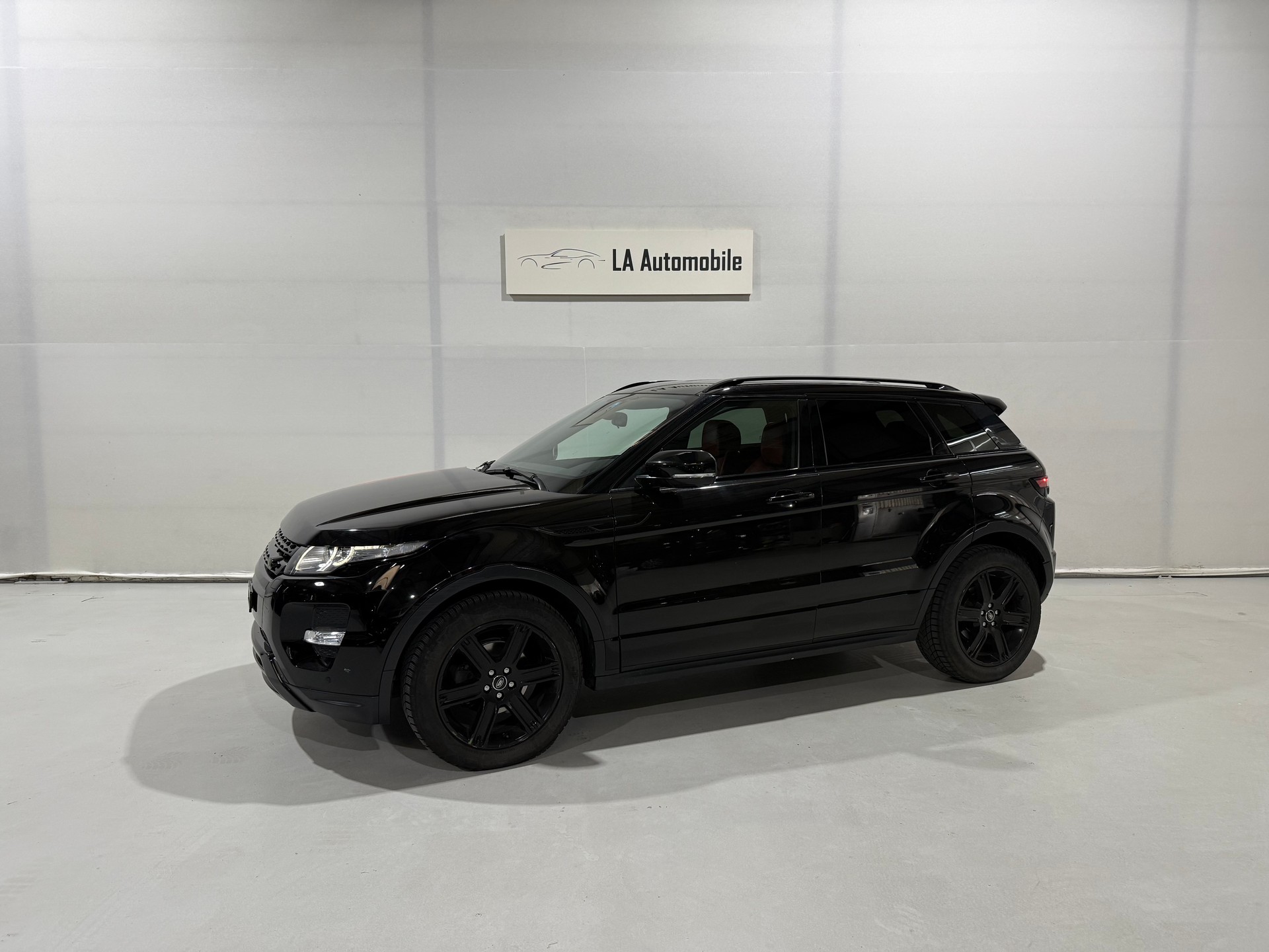LAND ROVER Range Rover Evoque 2.2 SD4 Dynamic Spirit AT6-image-1