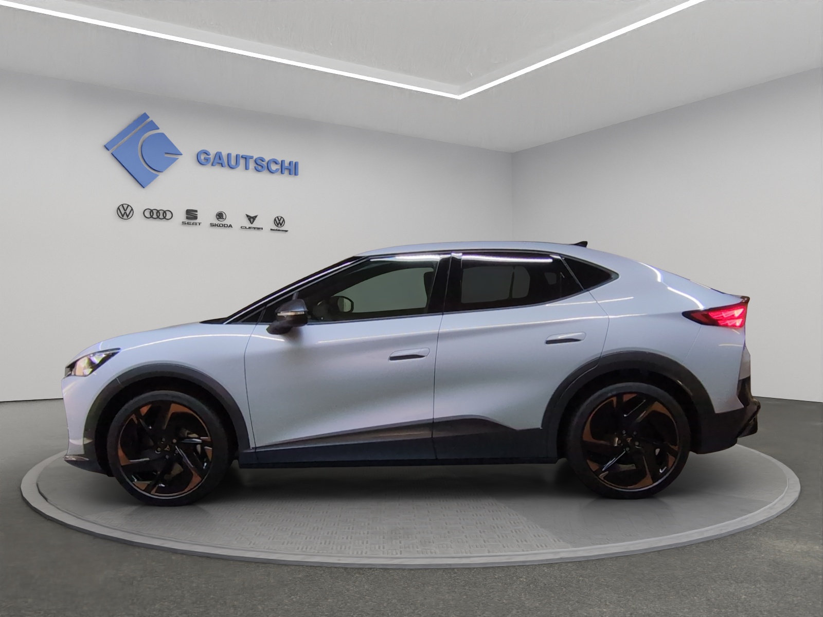CUPRA Tavascan Type 9 77 kWh VZ Adrenaline-image-1