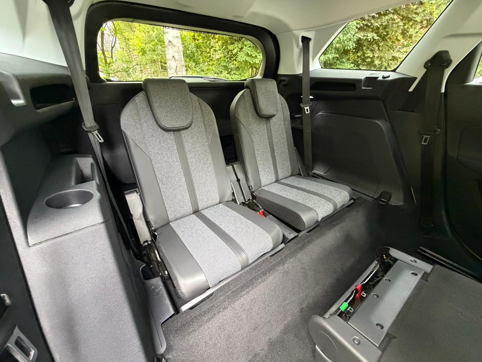 PEUGEOT 5008 1.6 THP Allure EAT-image-17
