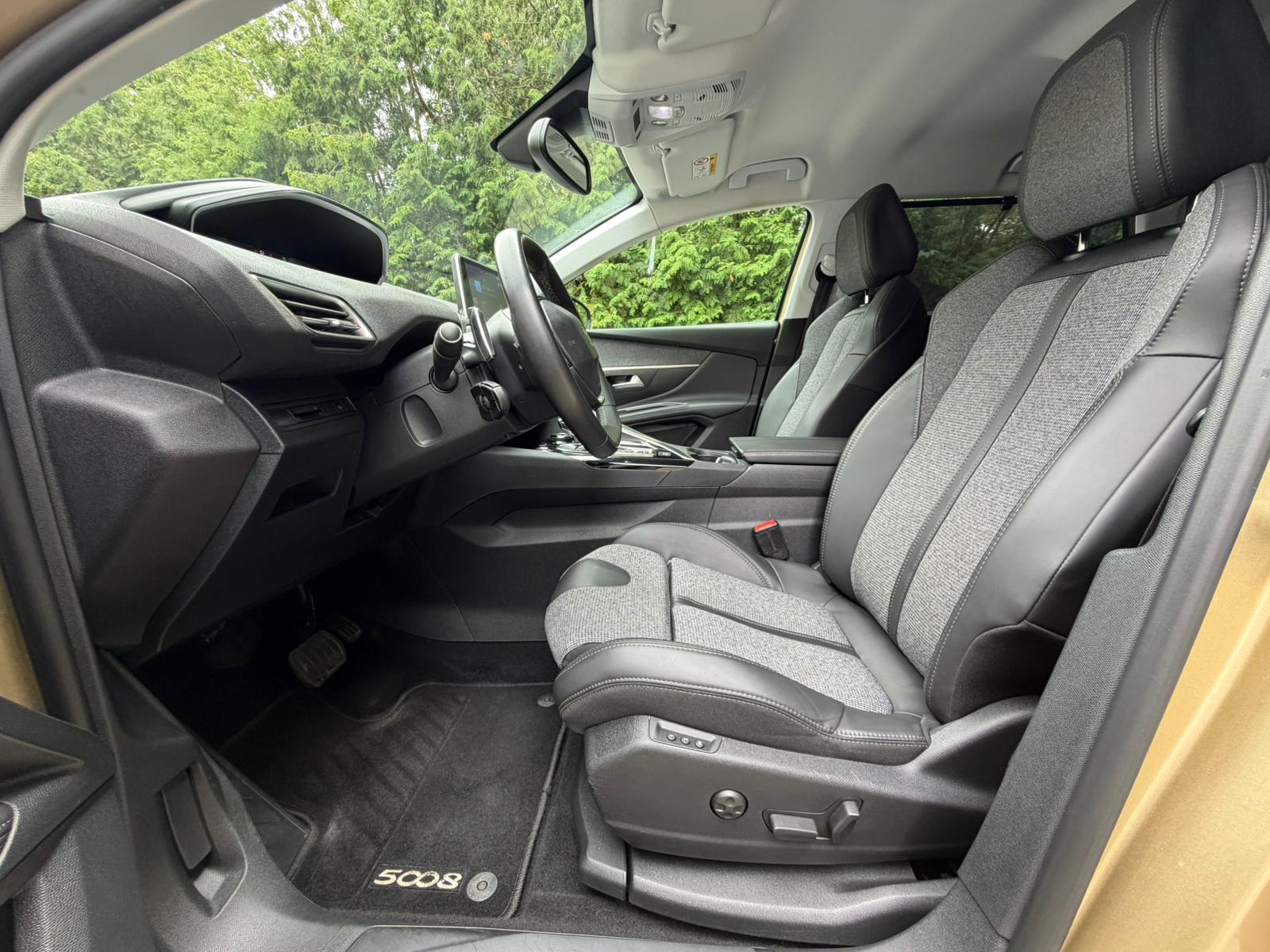 PEUGEOT 5008 1.6 THP Allure EAT-image-10