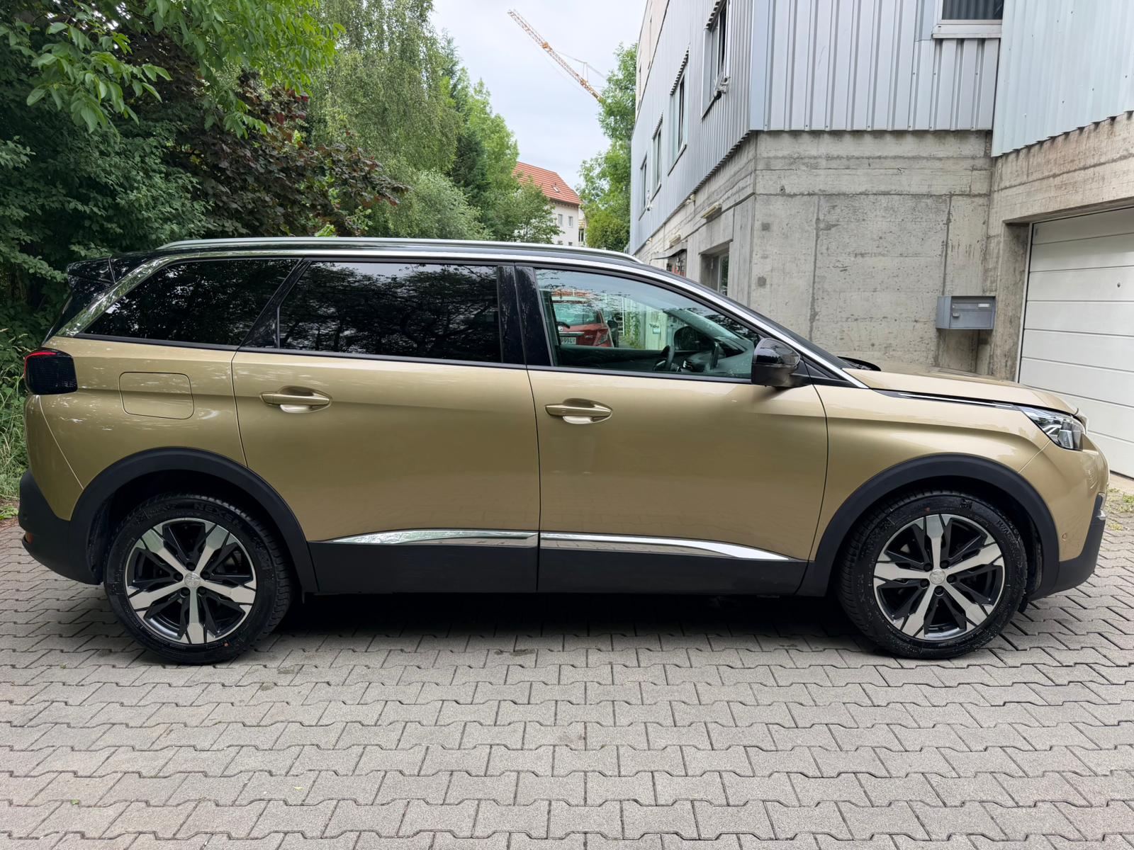 PEUGEOT 5008 1.6 THP Allure EAT-image-5