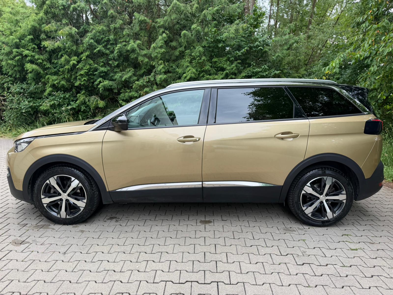 PEUGEOT 5008 1.6 THP Allure EAT-image-1