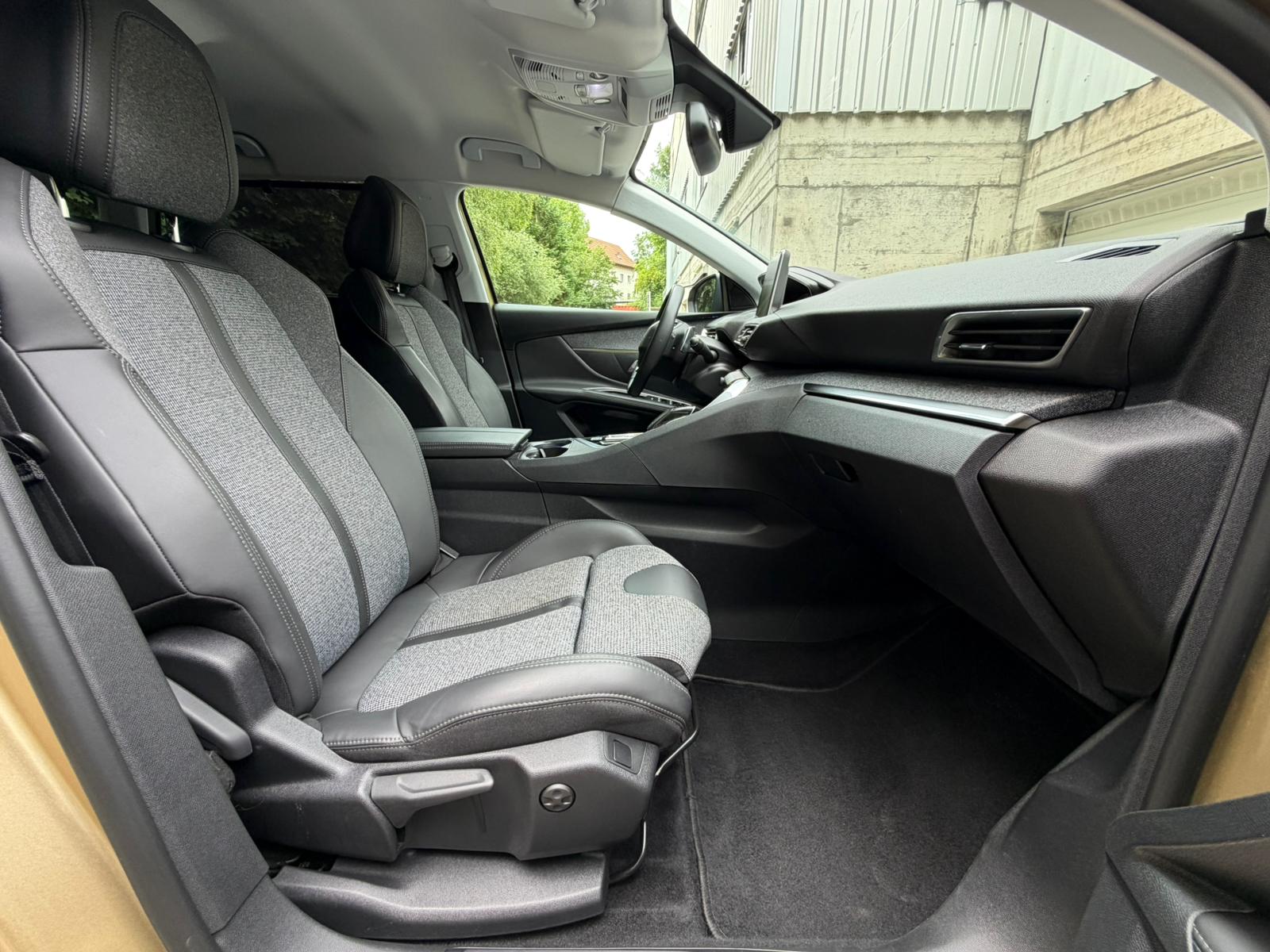 PEUGEOT 5008 1.6 THP Allure EAT-image-19