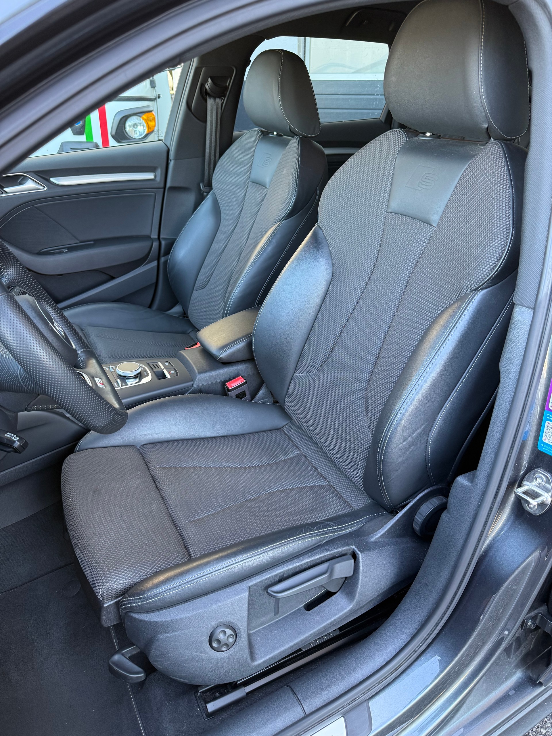 AUDI A3 Sportback 35 TFSI Sport S-tronic-image-13