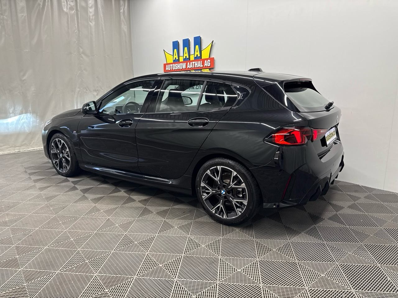 BMW 120 M Sport Steptronic-showroom-element-1