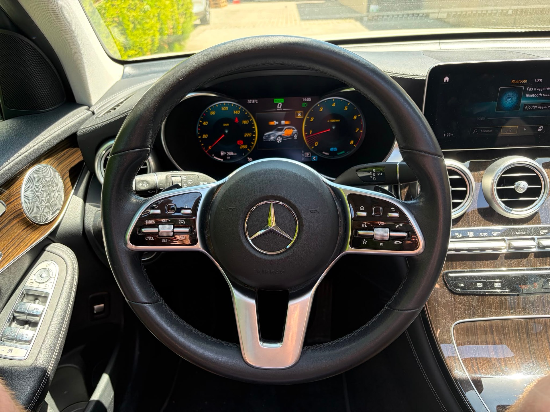 MERCEDES-BENZ GLC 200 AMG Line 4Matic 9G-Tronic-image-17