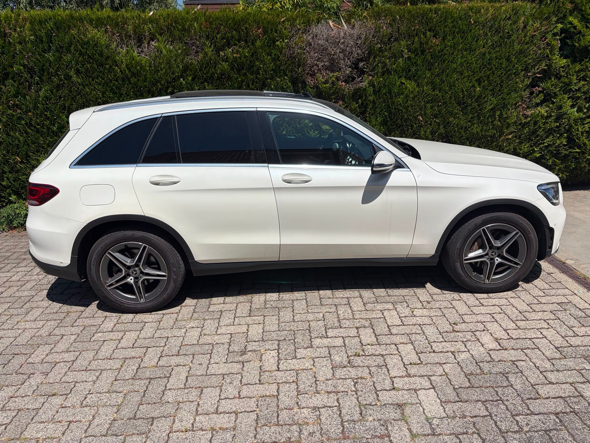 MERCEDES-BENZ GLC 200 AMG Line 4Matic 9G-Tronic-image-2