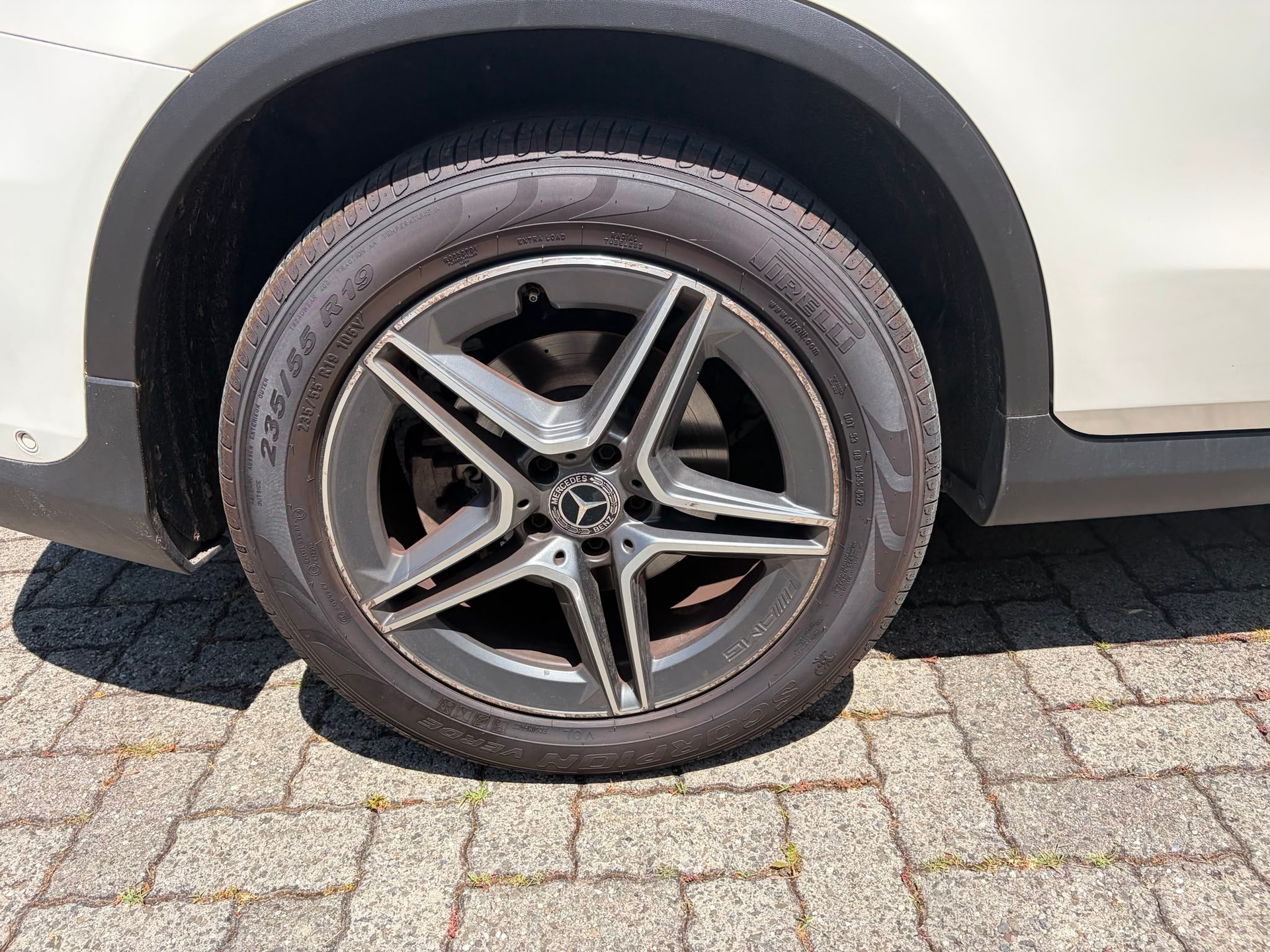 MERCEDES-BENZ GLC 200 AMG Line 4Matic 9G-Tronic-image-27