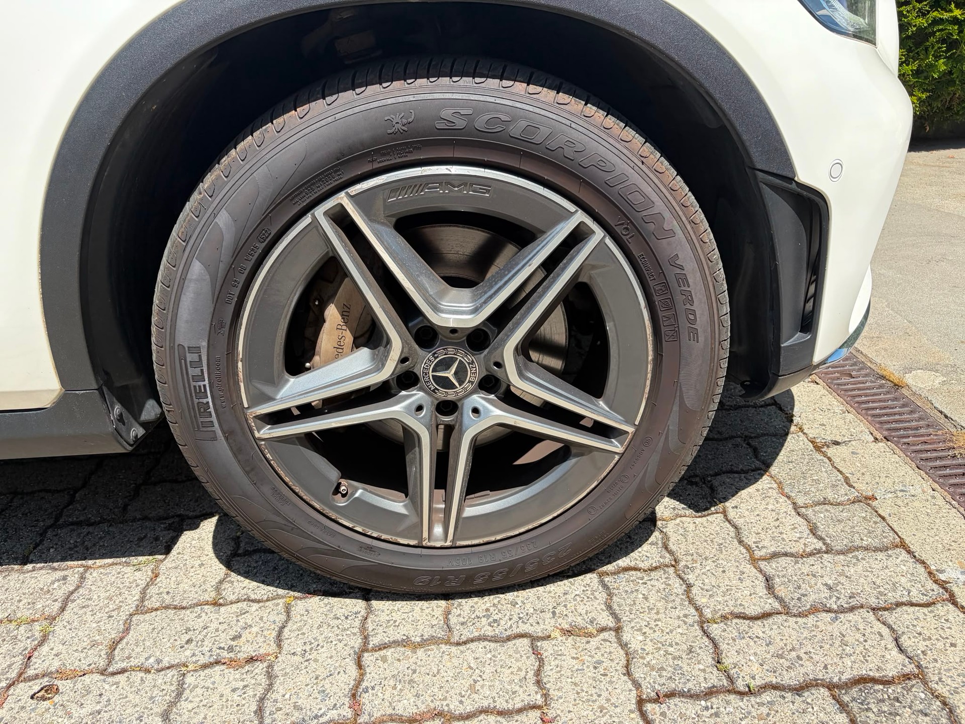MERCEDES-BENZ GLC 200 AMG Line 4Matic 9G-Tronic-image-26
