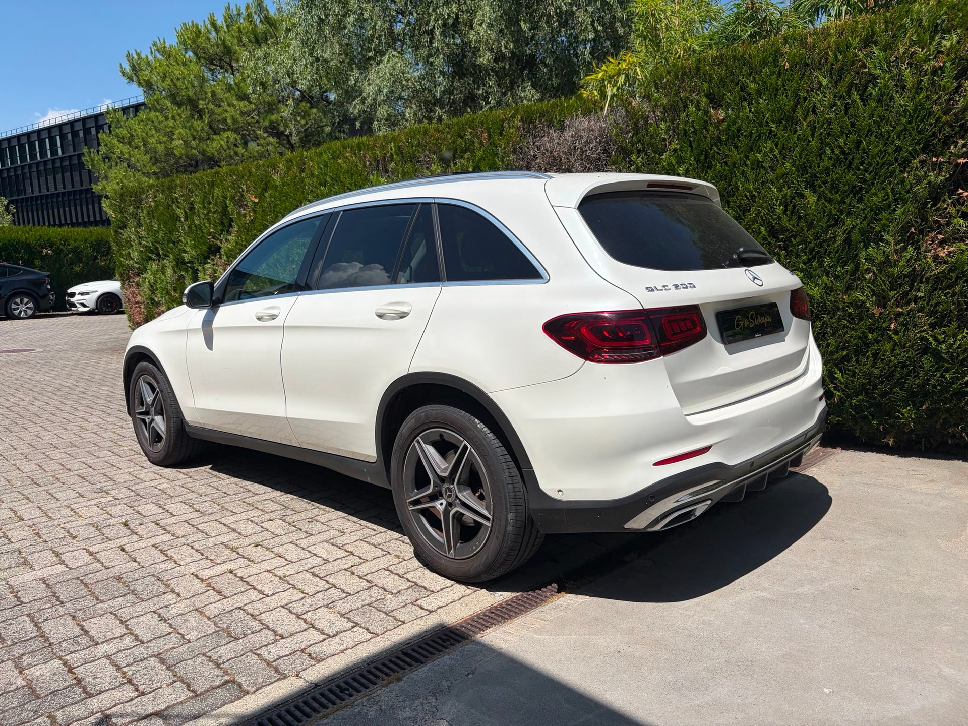MERCEDES-BENZ GLC 200 AMG Line 4Matic 9G-Tronic-image-7