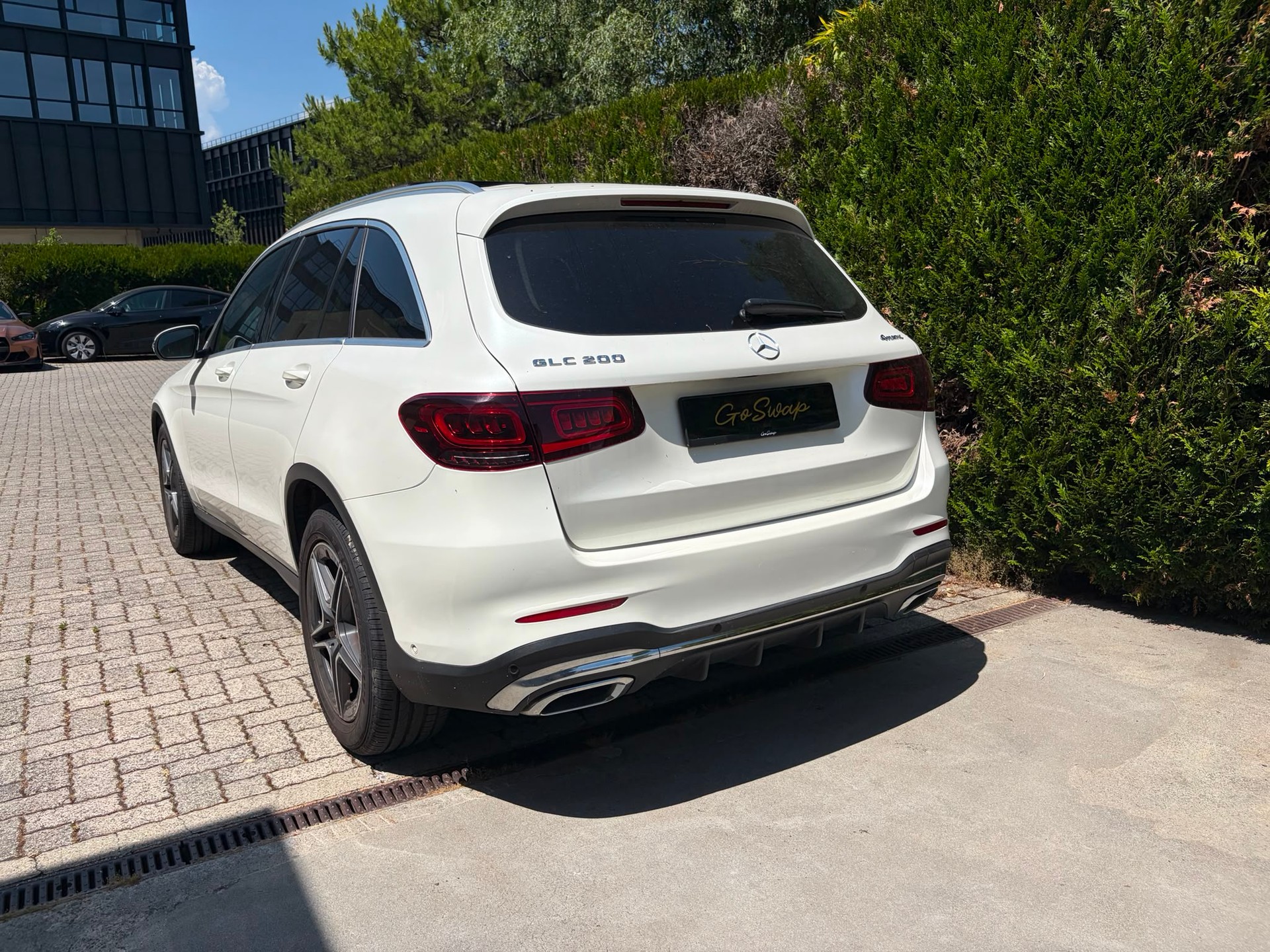 MERCEDES-BENZ GLC 200 AMG Line 4Matic 9G-Tronic-image-8
