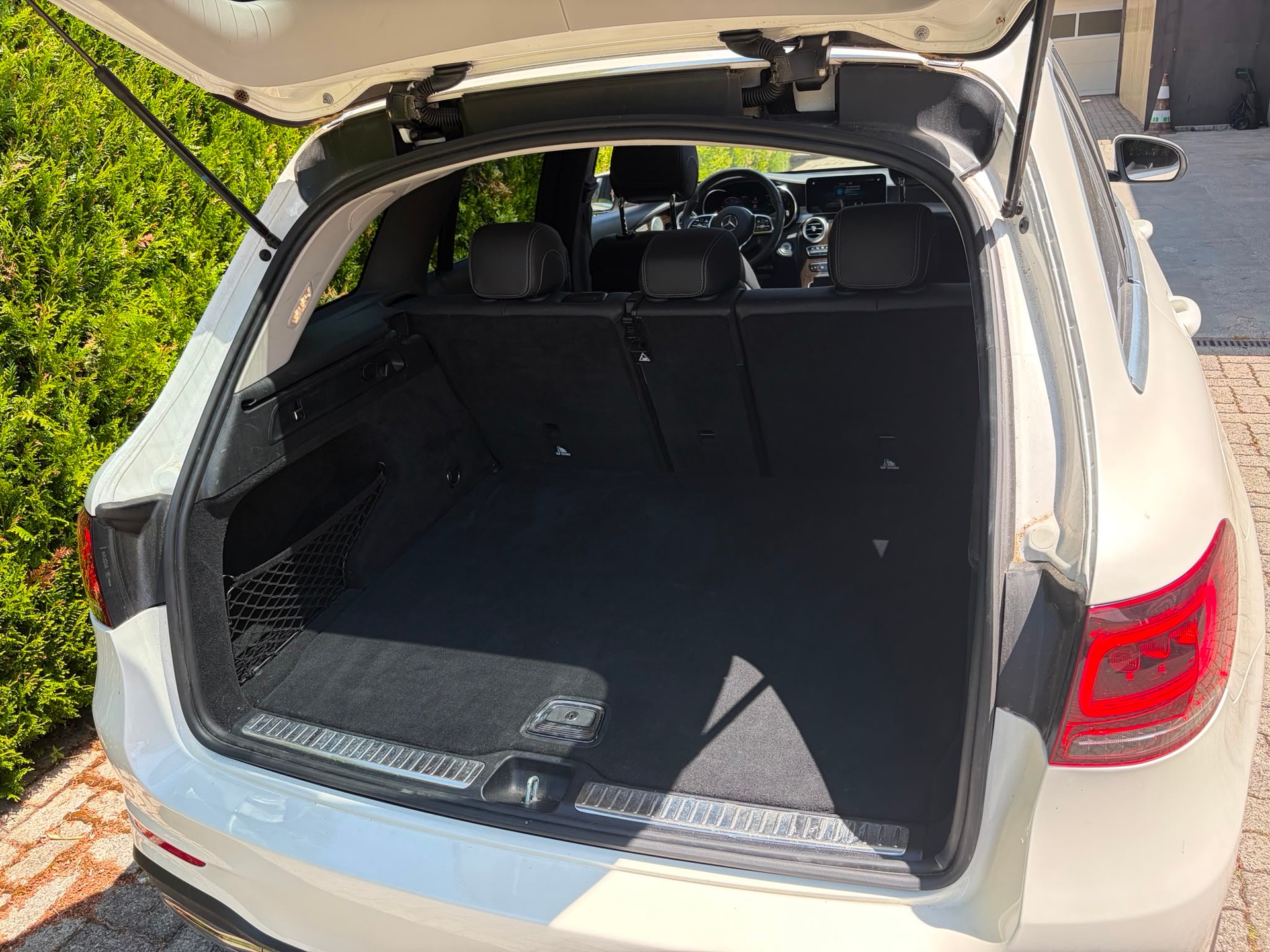 MERCEDES-BENZ GLC 200 AMG Line 4Matic 9G-Tronic-image-24