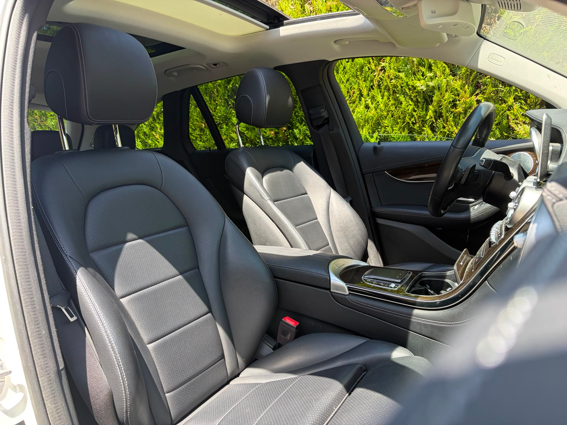 MERCEDES-BENZ GLC 200 AMG Line 4Matic 9G-Tronic-image-12