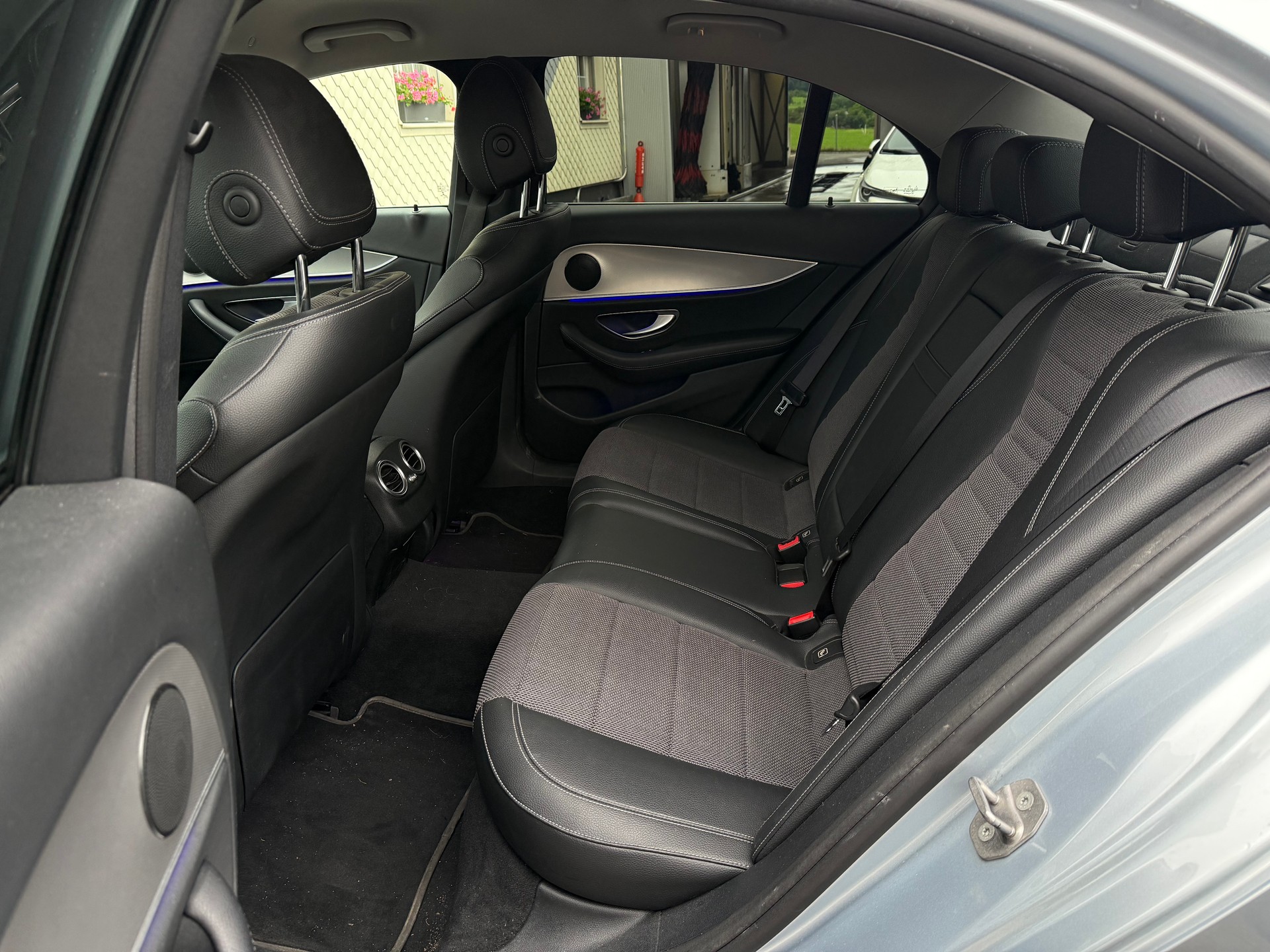 MERCEDES-BENZ E 200 Avantgarde 9G-Tronic-image-9