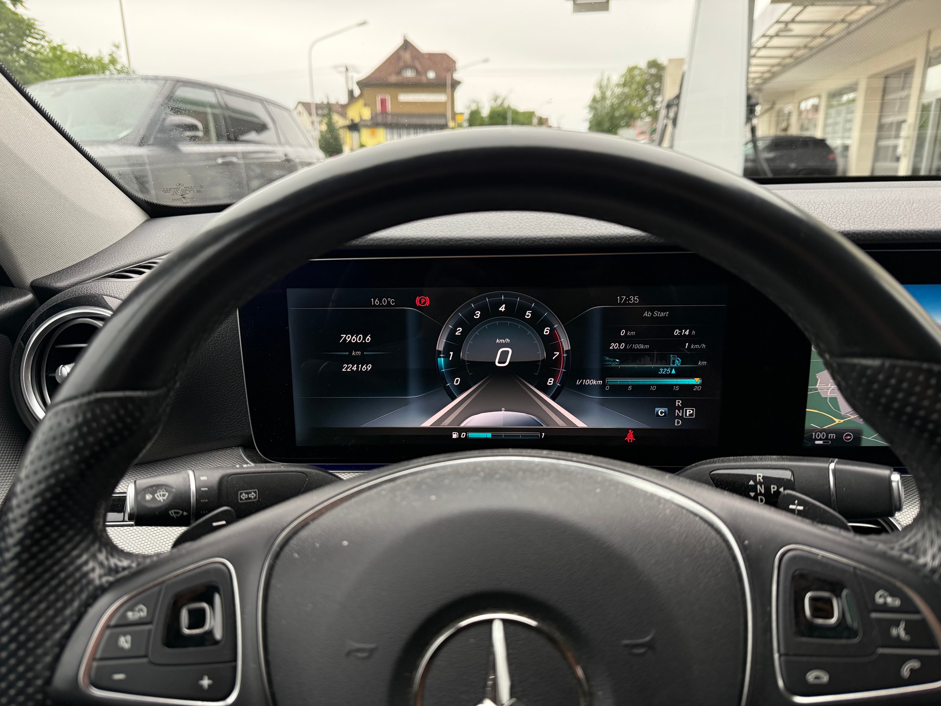 MERCEDES-BENZ E 200 Avantgarde 9G-Tronic-image-15