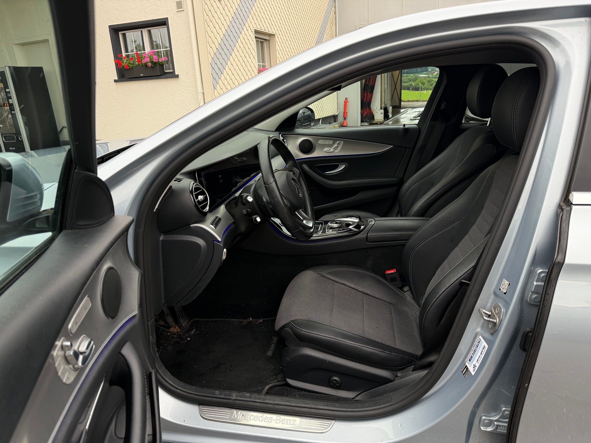MERCEDES-BENZ E 200 Avantgarde 9G-Tronic-image-6