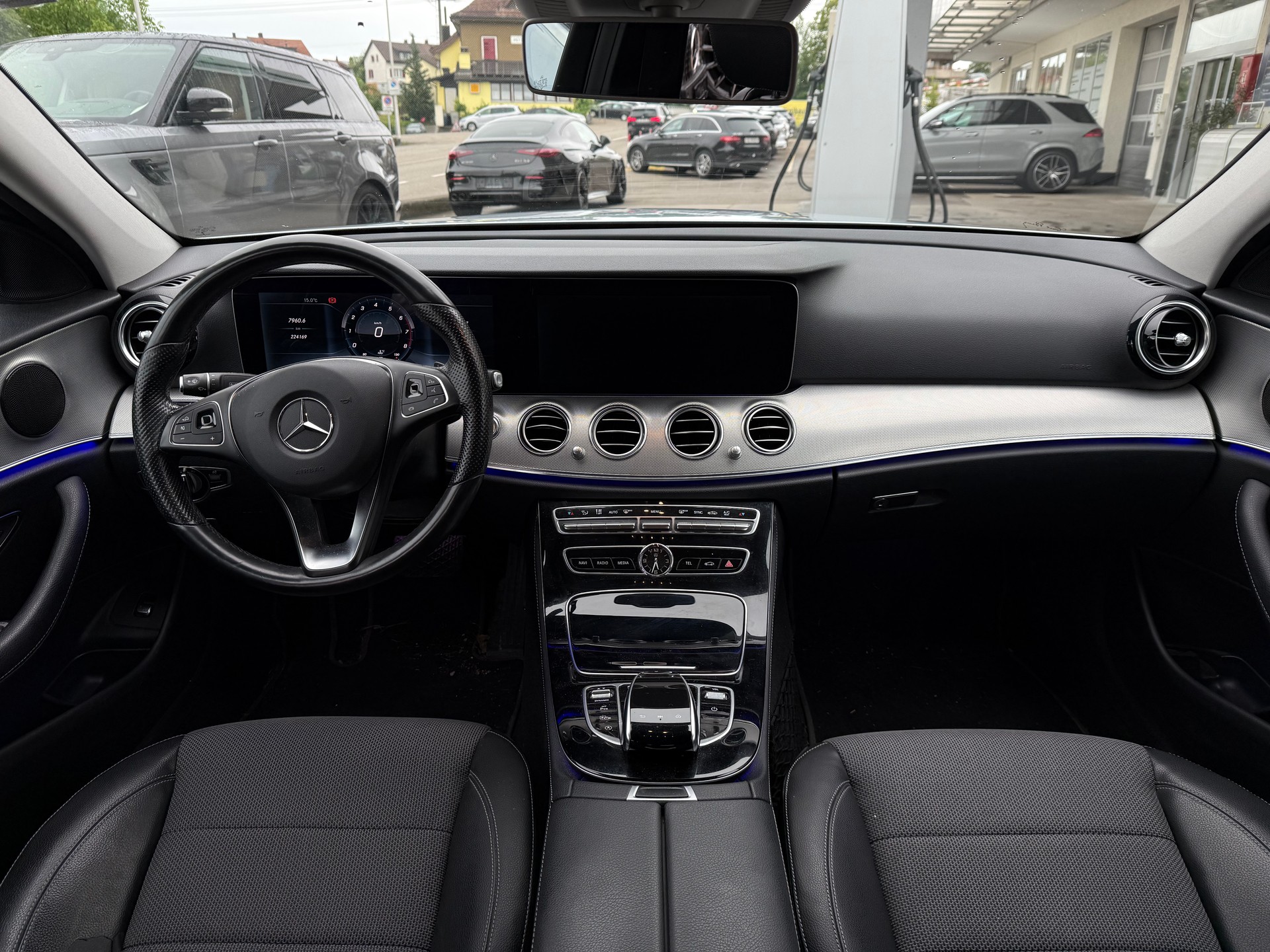 MERCEDES-BENZ E 200 Avantgarde 9G-Tronic-image-14