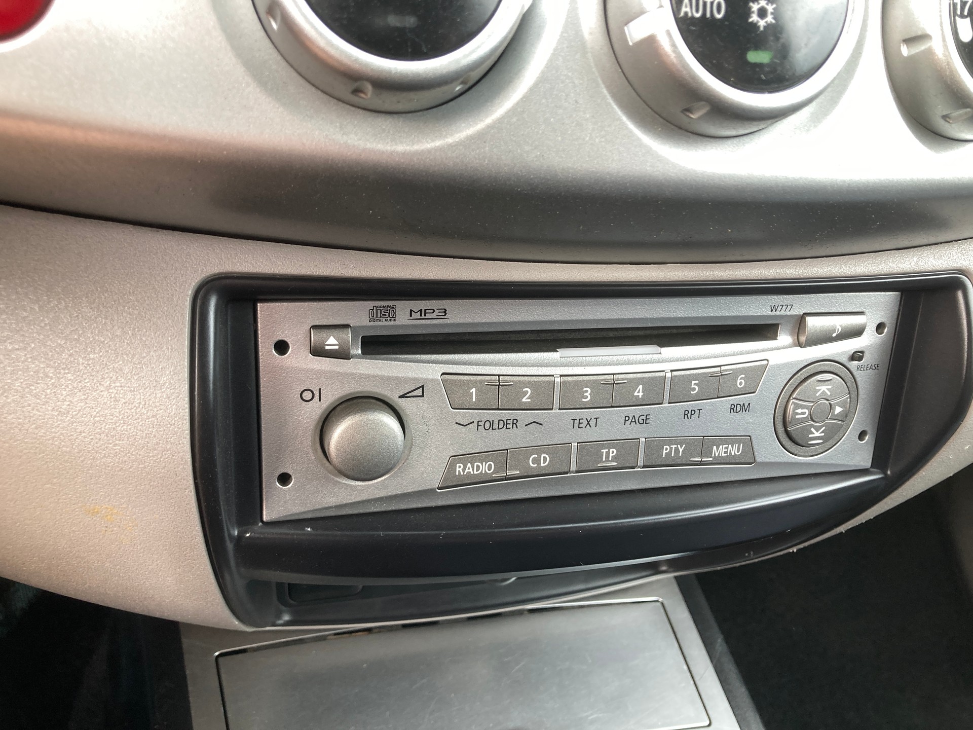 MITSUBISHI L 200 2.5 DID HP Jubilé 35 Double Cab mit Anhängerkupplung-image-12