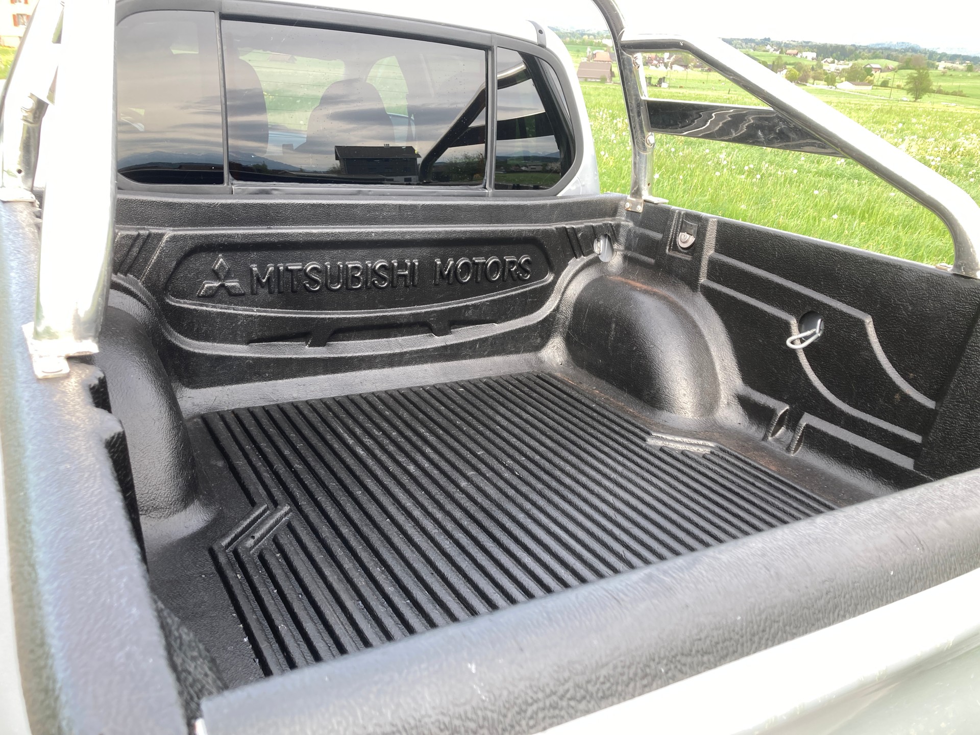MITSUBISHI L 200 2.5 DID HP Jubilé 35 Double Cab mit Anhängerkupplung-image-6