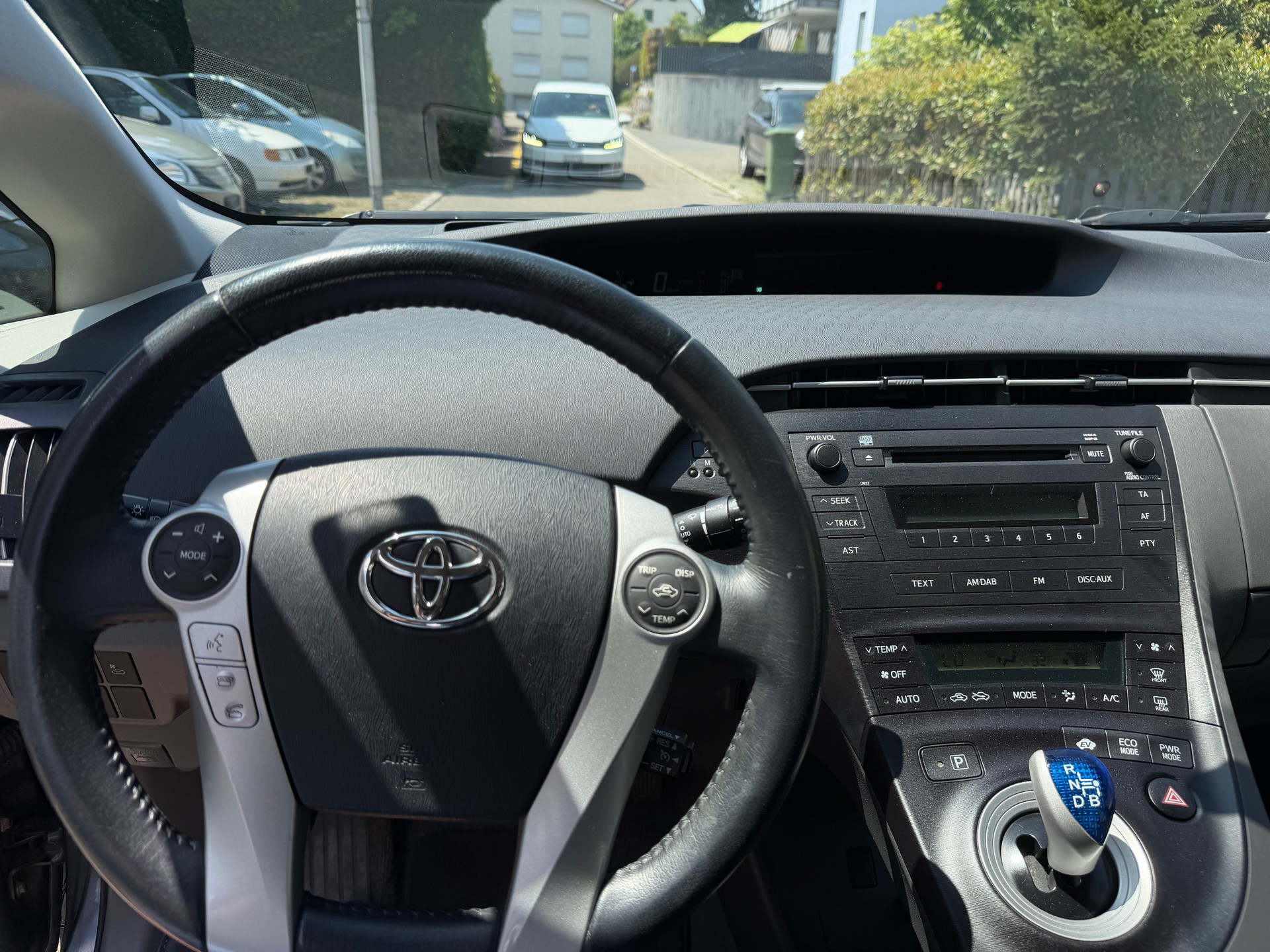 TOYOTA Prius 1.8 16V HSD Sol Premium/ FRISCH AB MFK. 24. 06. 2026. & SERVICE-image-11