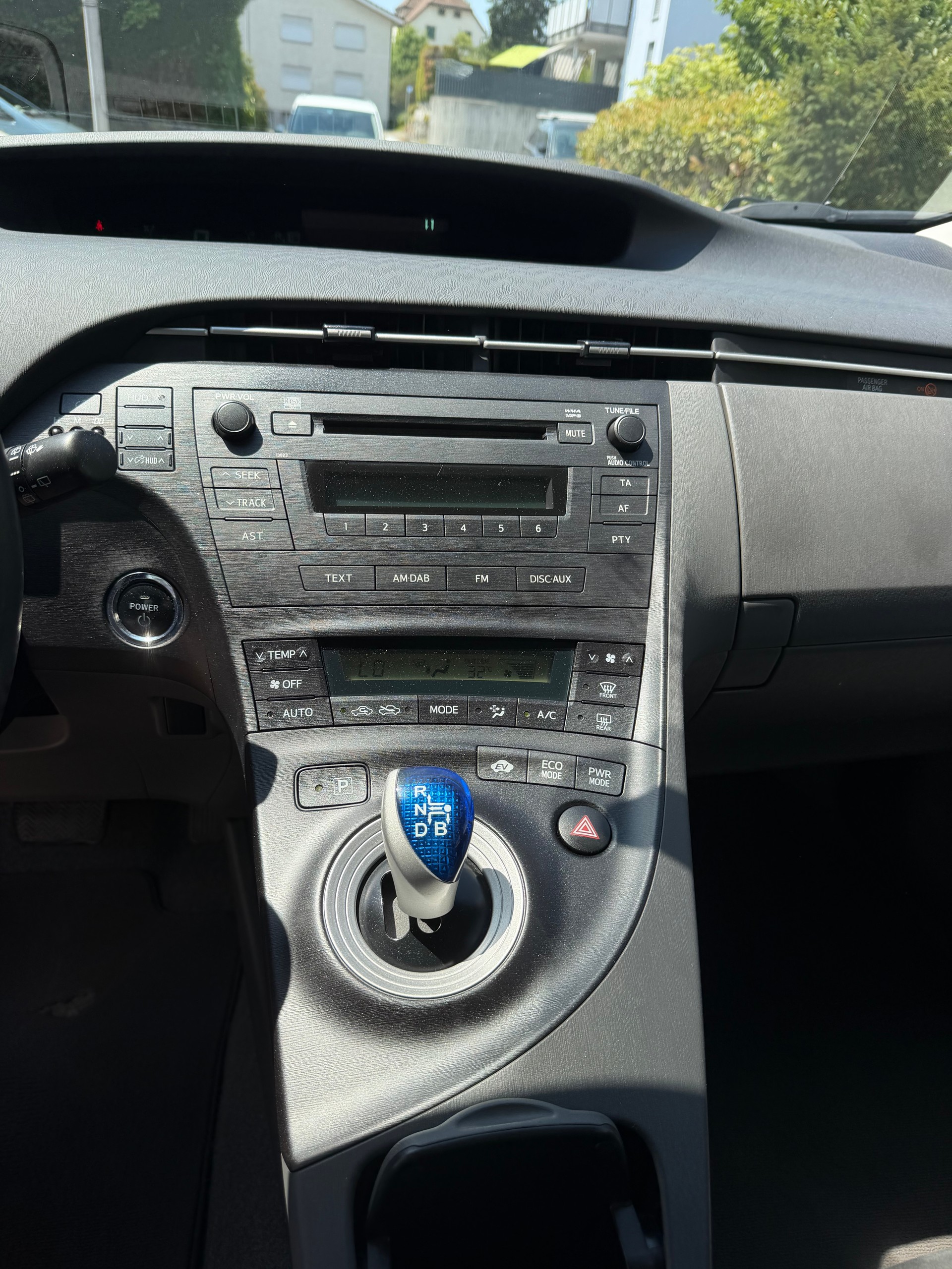 TOYOTA Prius 1.8 16V HSD Sol Premium/ FRISCH AB MFK. 24. 06. 2026. & SERVICE-image-10